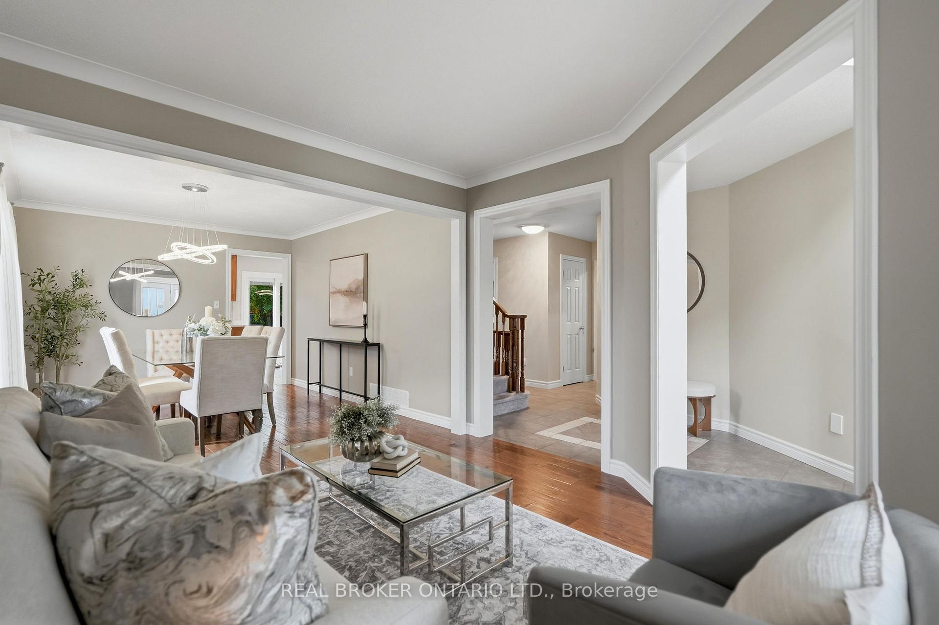 Photo 7 of 34 Keewaydin Street, Hamilton, Waterdown — HOMEH