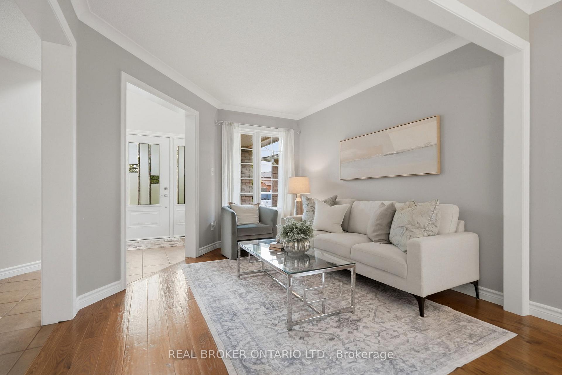 Photo 8 of 34 Keewaydin Street, Hamilton, Waterdown — HOMEH
