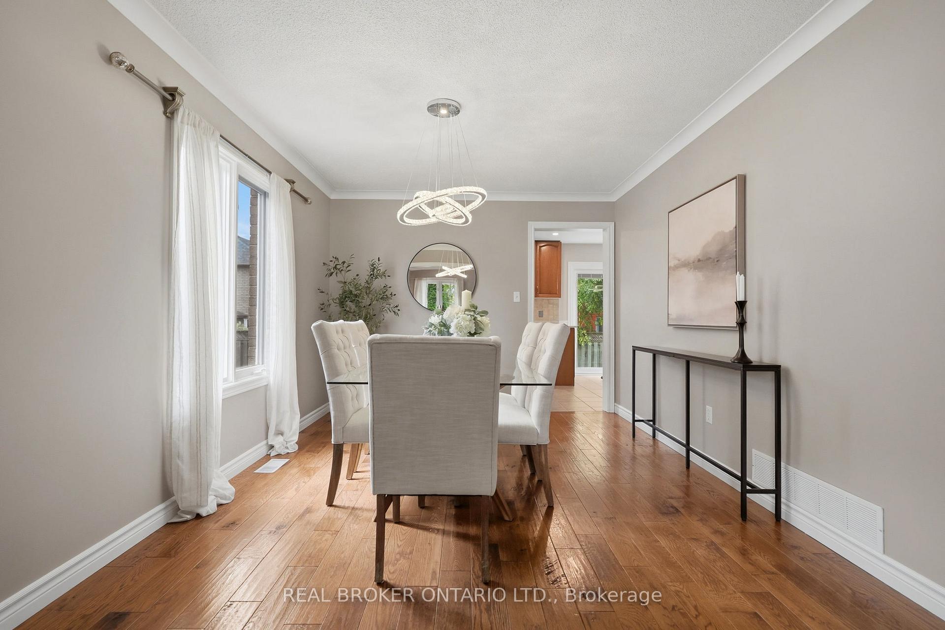 Photo 9 of 34 Keewaydin Street, Hamilton, Waterdown — HOMEH