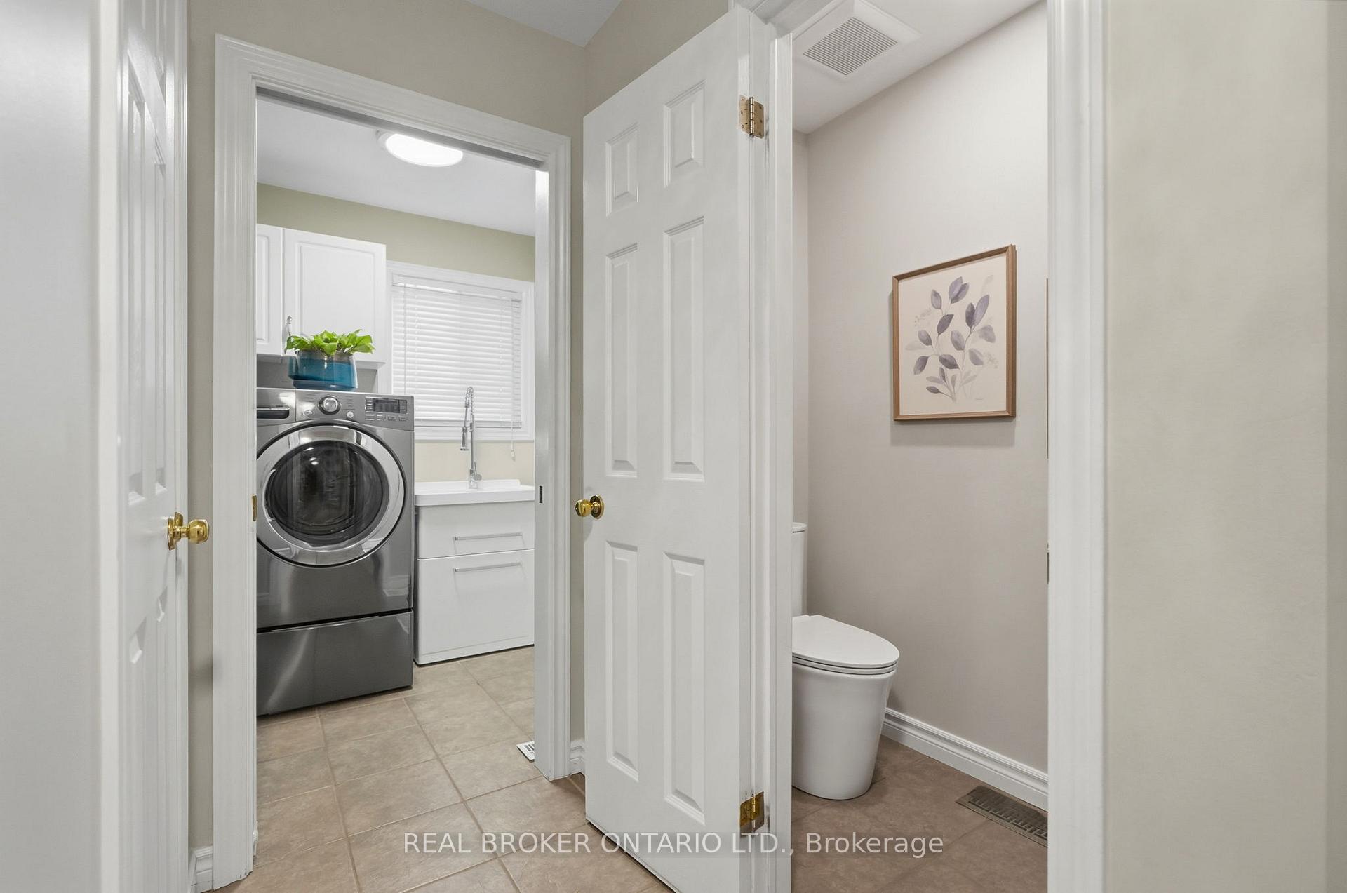Photo 13 of 34 Keewaydin Street, Hamilton, Waterdown — HOMEH