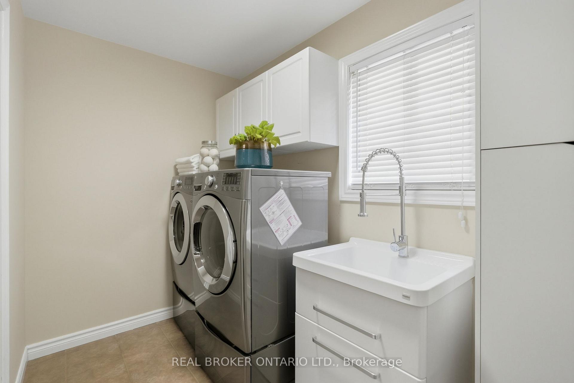 Photo 15 of 34 Keewaydin Street, Hamilton, Waterdown — HOMEH