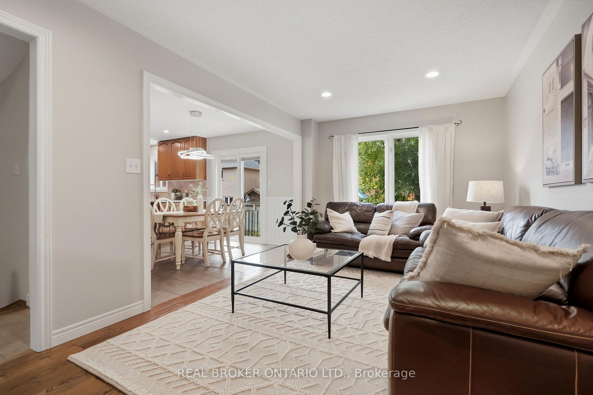 Photo 17 of 34 Keewaydin Street, Hamilton, Waterdown — HOMEH