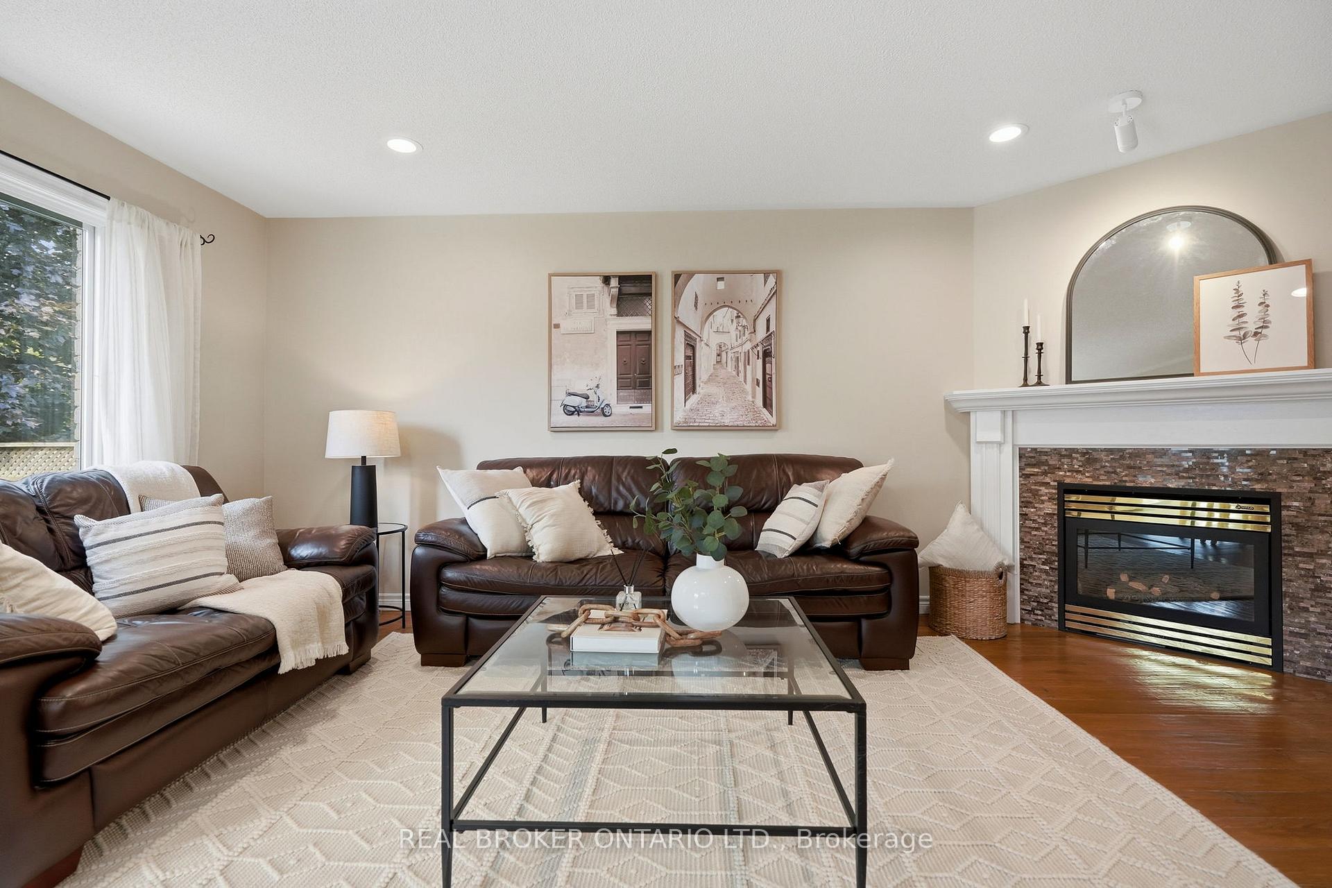Photo 18 of 34 Keewaydin Street, Hamilton, Waterdown — HOMEH