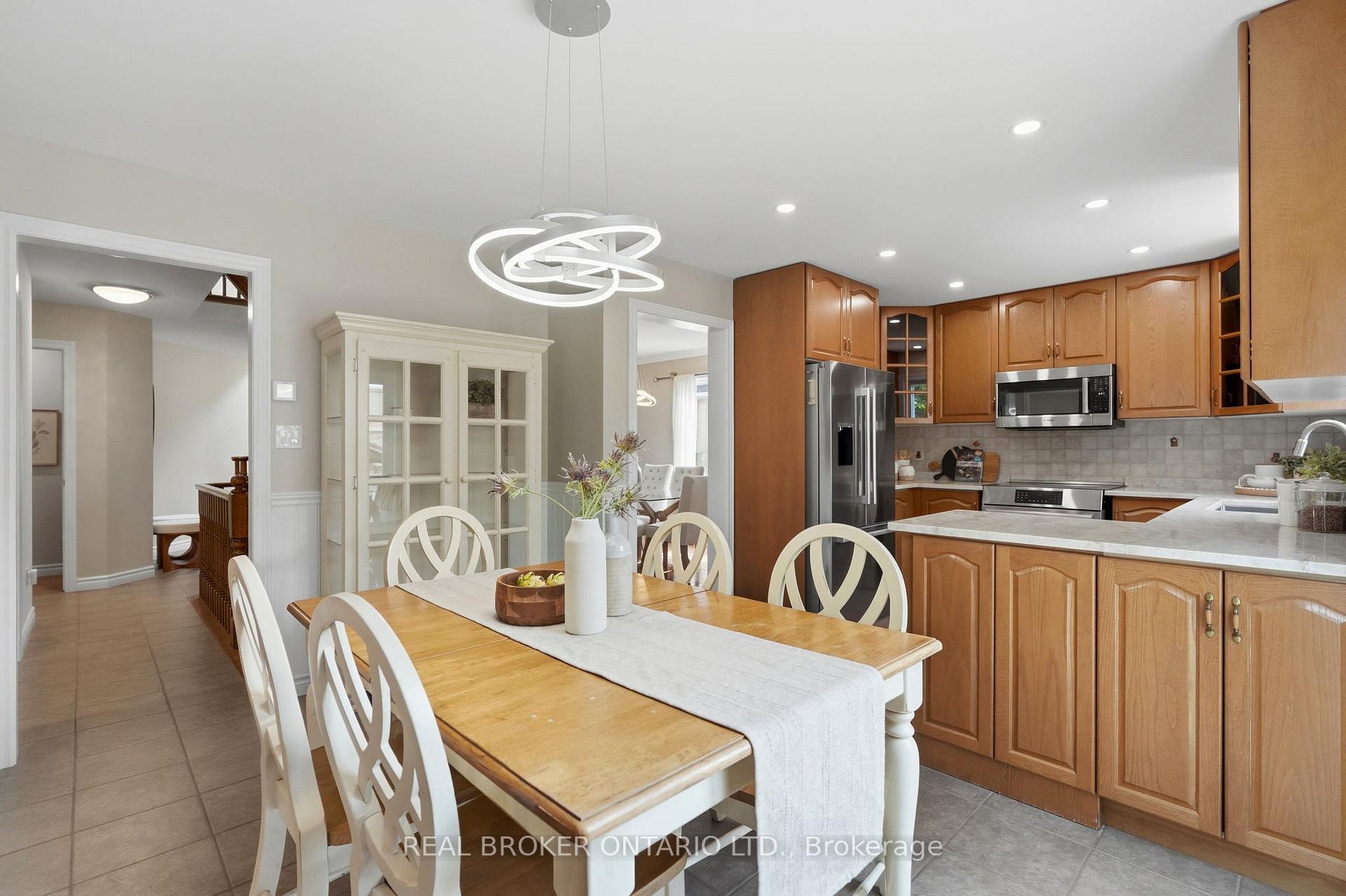 Photo 20 of 34 Keewaydin Street, Hamilton, Waterdown — HOMEH