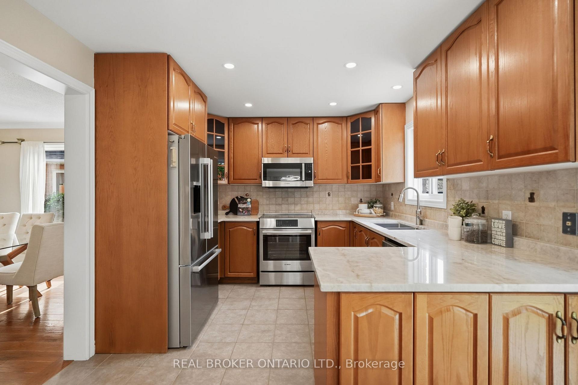 Photo 24 of 34 Keewaydin Street, Hamilton, Waterdown — HOMEH
