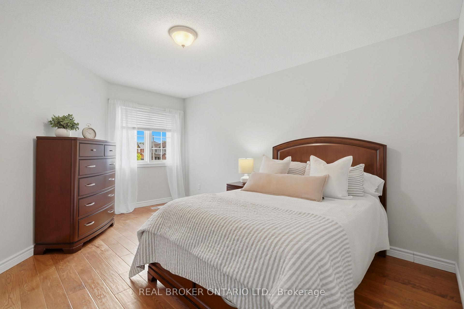 Photo 37 of 34 Keewaydin Street, Hamilton, Waterdown — HOMEH