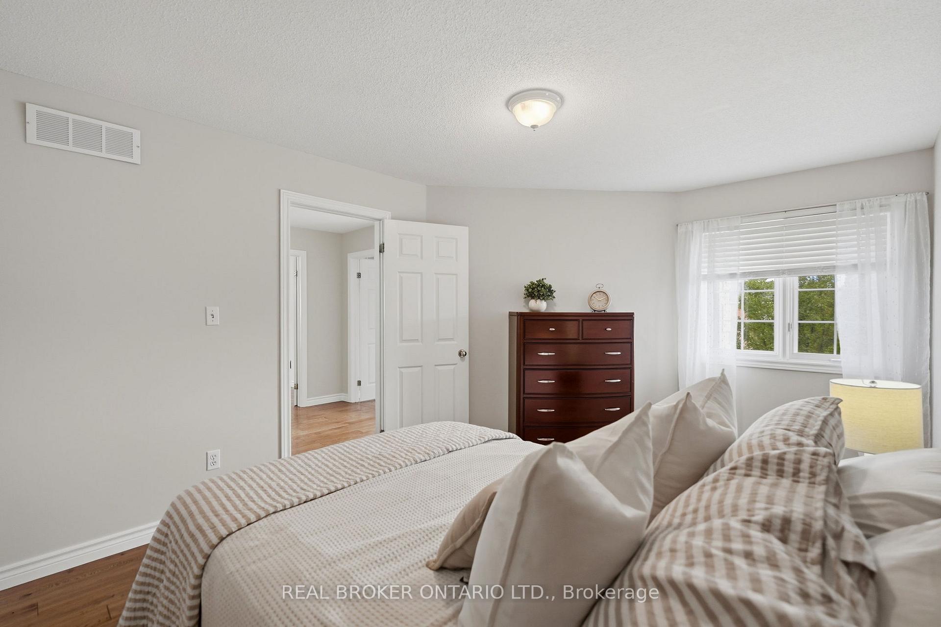 Photo 38 of 34 Keewaydin Street, Hamilton, Waterdown — HOMEH