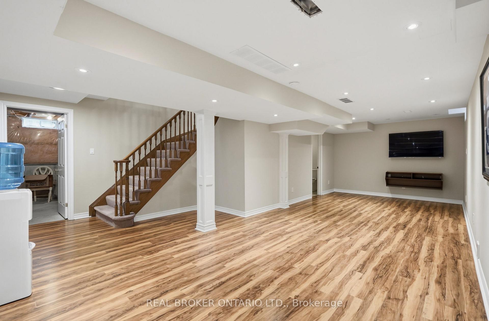Photo 42 of 34 Keewaydin Street, Hamilton, Waterdown — HOMEH