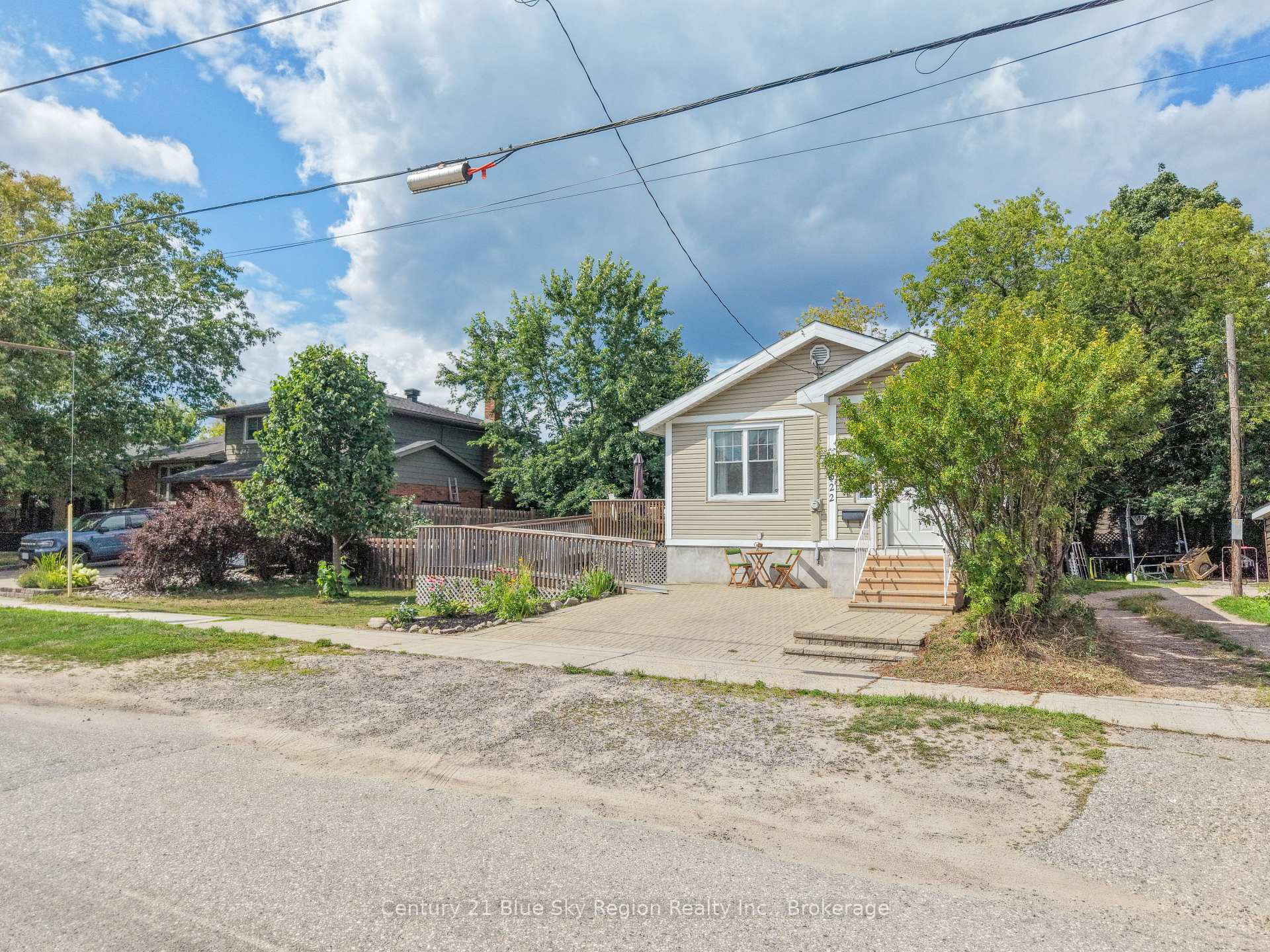 Photo 2 of 622 Reynolds Street, North Bay, West End — HOMEH