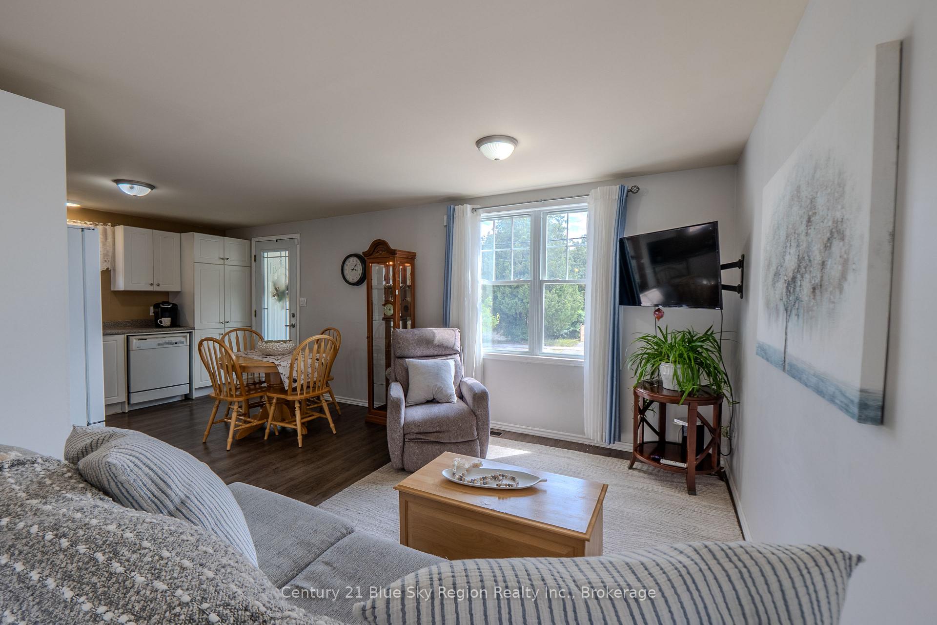 Photo 8 of 622 Reynolds Street, North Bay, West End — HOMEH