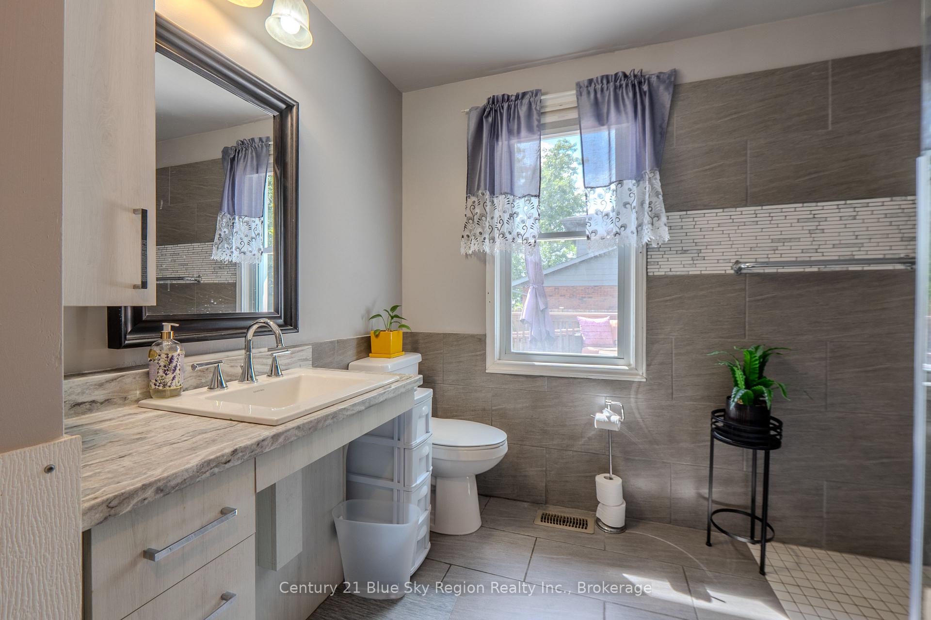 Photo 14 of 622 Reynolds Street, North Bay, West End — HOMEH