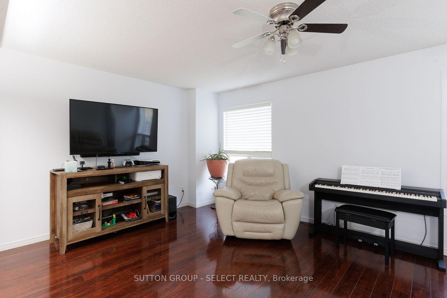Photo 5 of 832 Marigold Street, London, North C — HOMEH