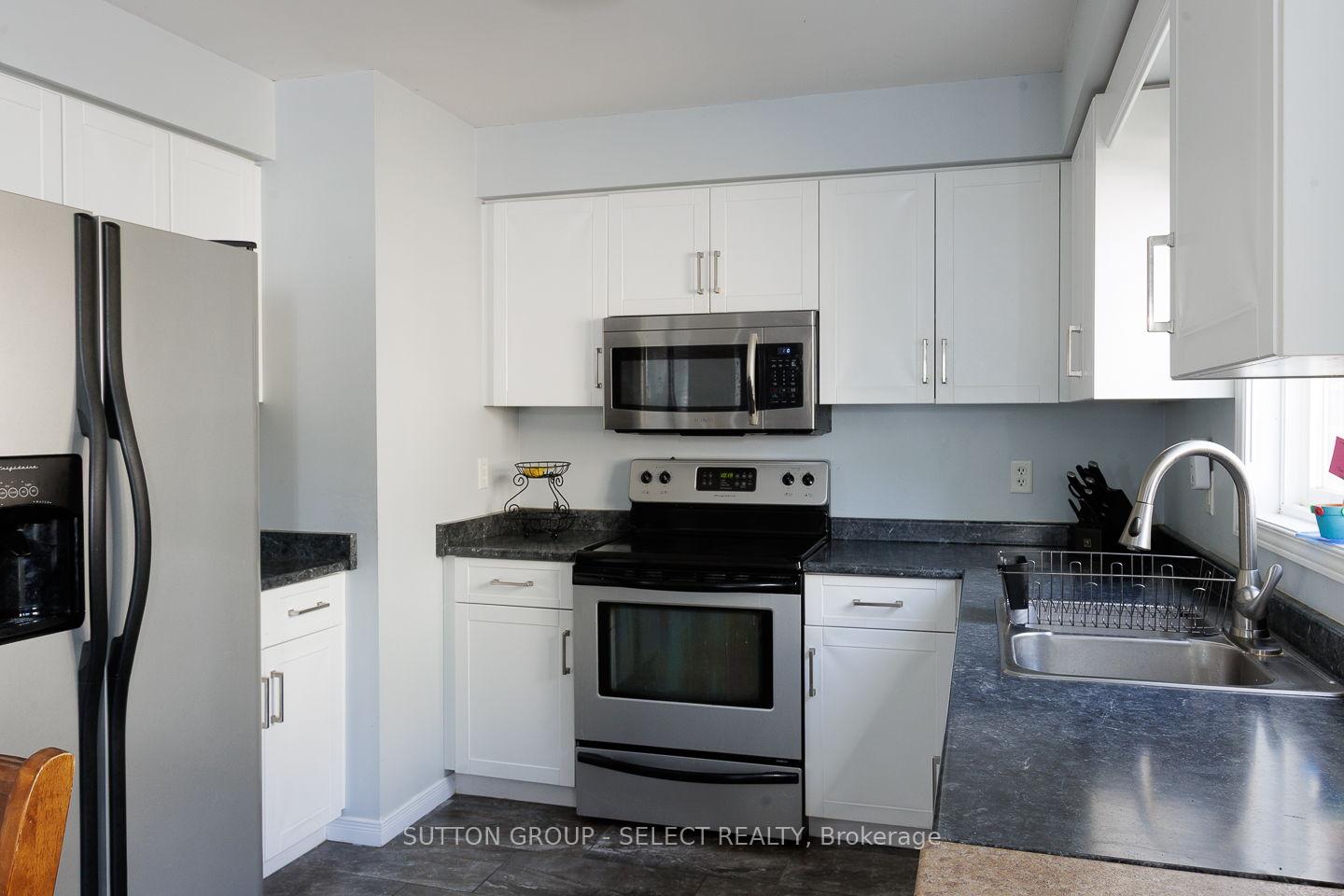 Photo 9 of 832 Marigold Street, London, North C — HOMEH