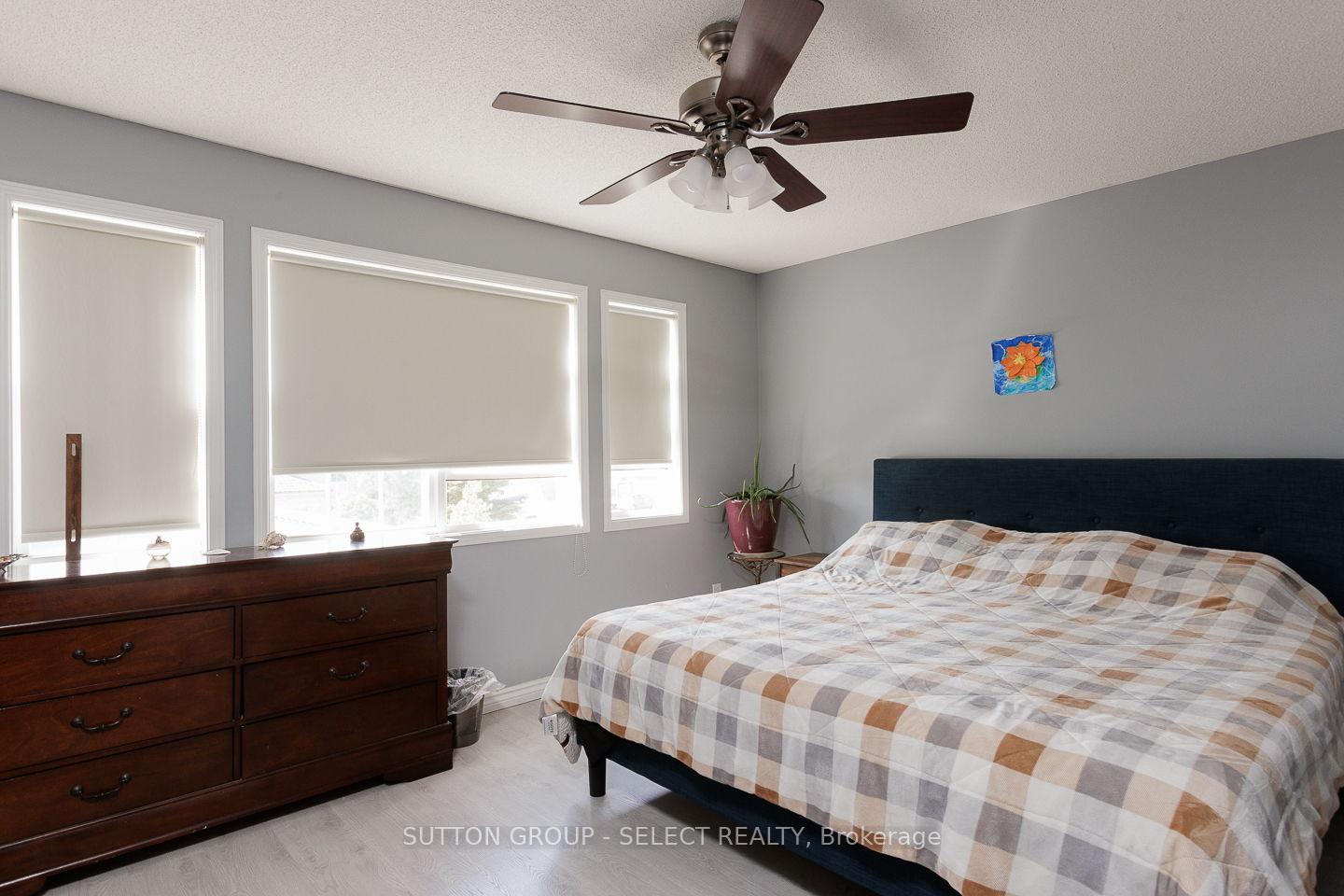 Photo 14 of 832 Marigold Street, London, North C — HOMEH