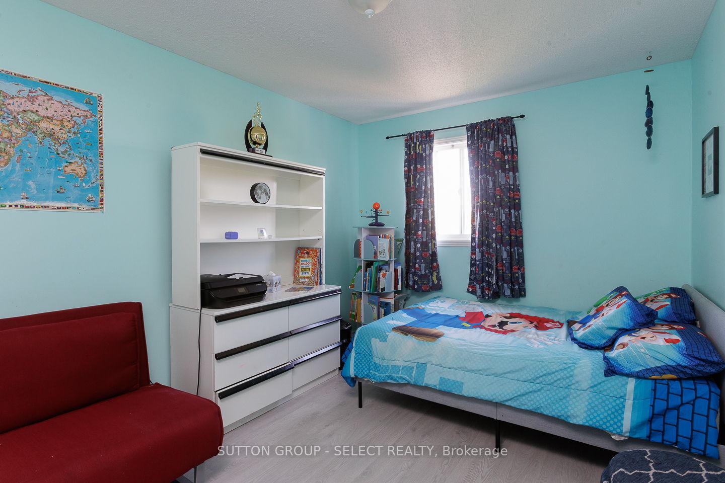 Photo 16 of 832 Marigold Street, London, North C — HOMEH