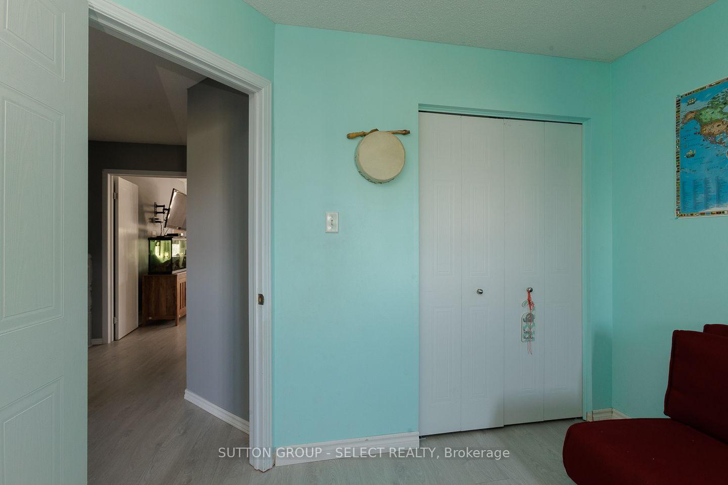 Photo 17 of 832 Marigold Street, London, North C — HOMEH
