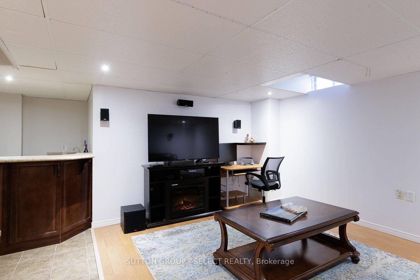 Photo 19 of 832 Marigold Street, London, North C — HOMEH