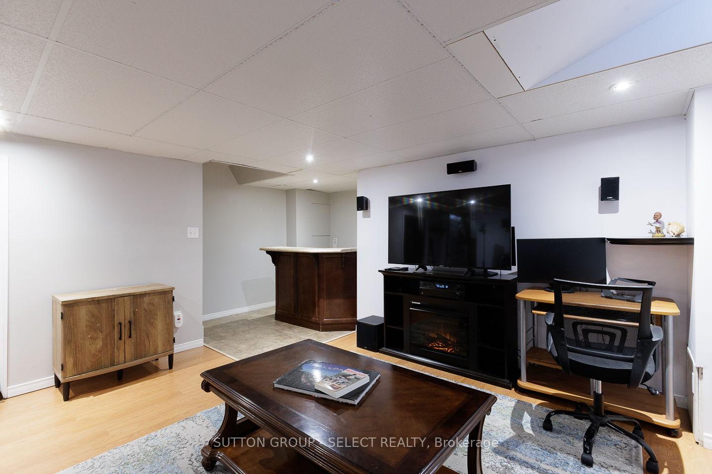 Photo 20 of 832 Marigold Street, London, North C — HOMEH