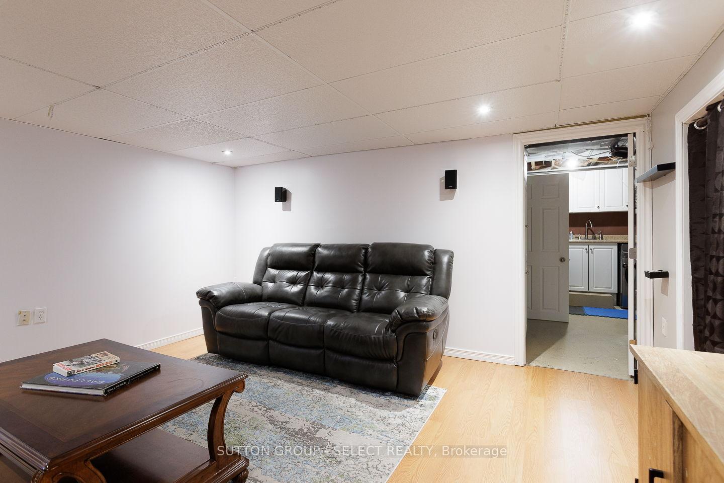 Photo 23 of 832 Marigold Street, London, North C — HOMEH