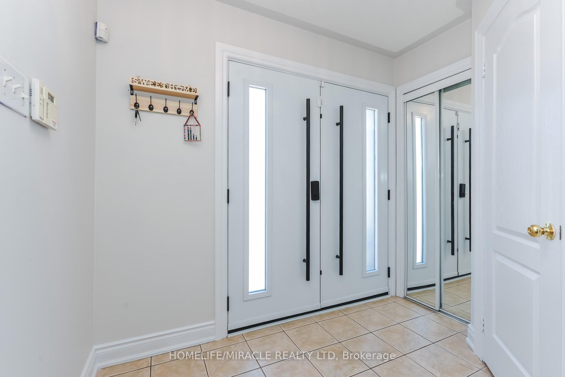 Photo 4 of 114 Edenbrook Hill Drive, Brampton, Fletcher's Meadow — HOMEH