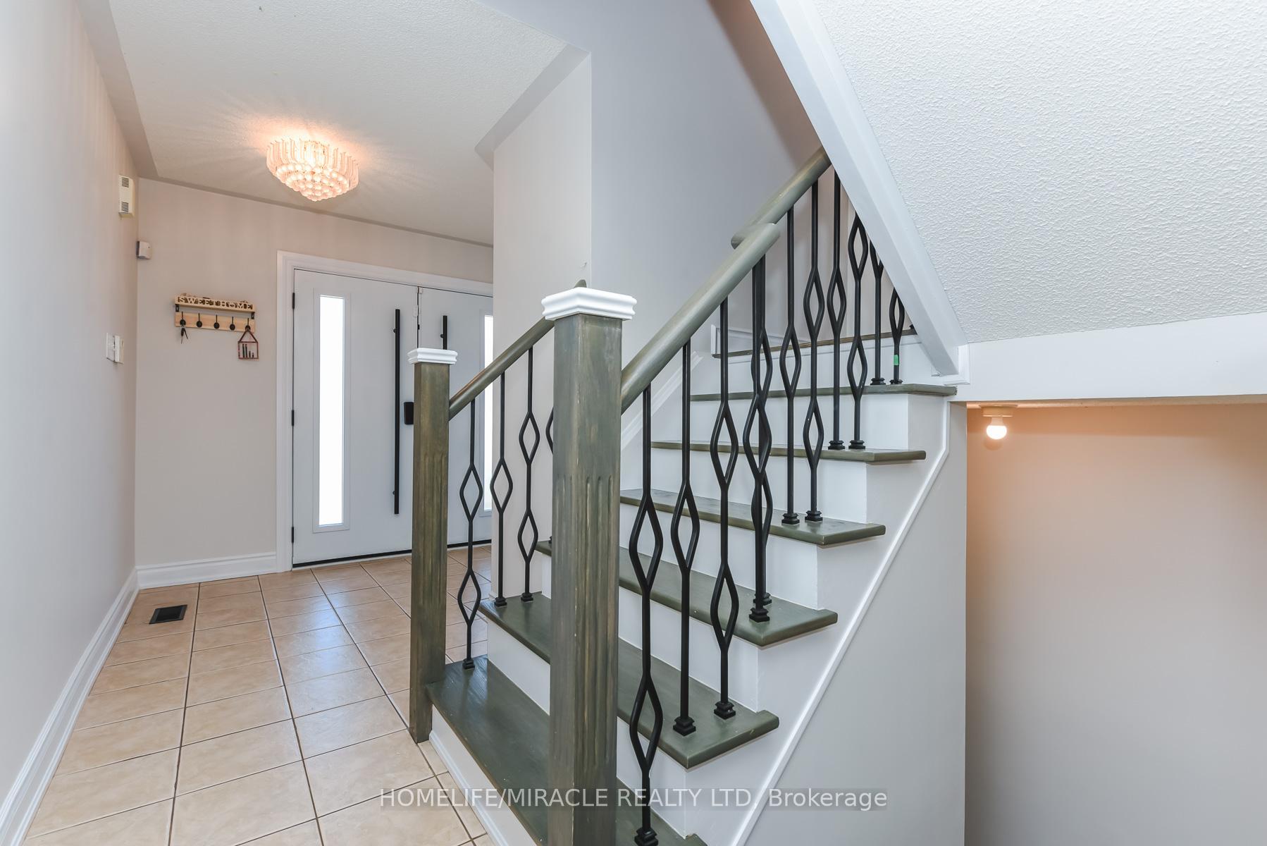 Photo 5 of 114 Edenbrook Hill Drive, Brampton, Fletcher's Meadow — HOMEH