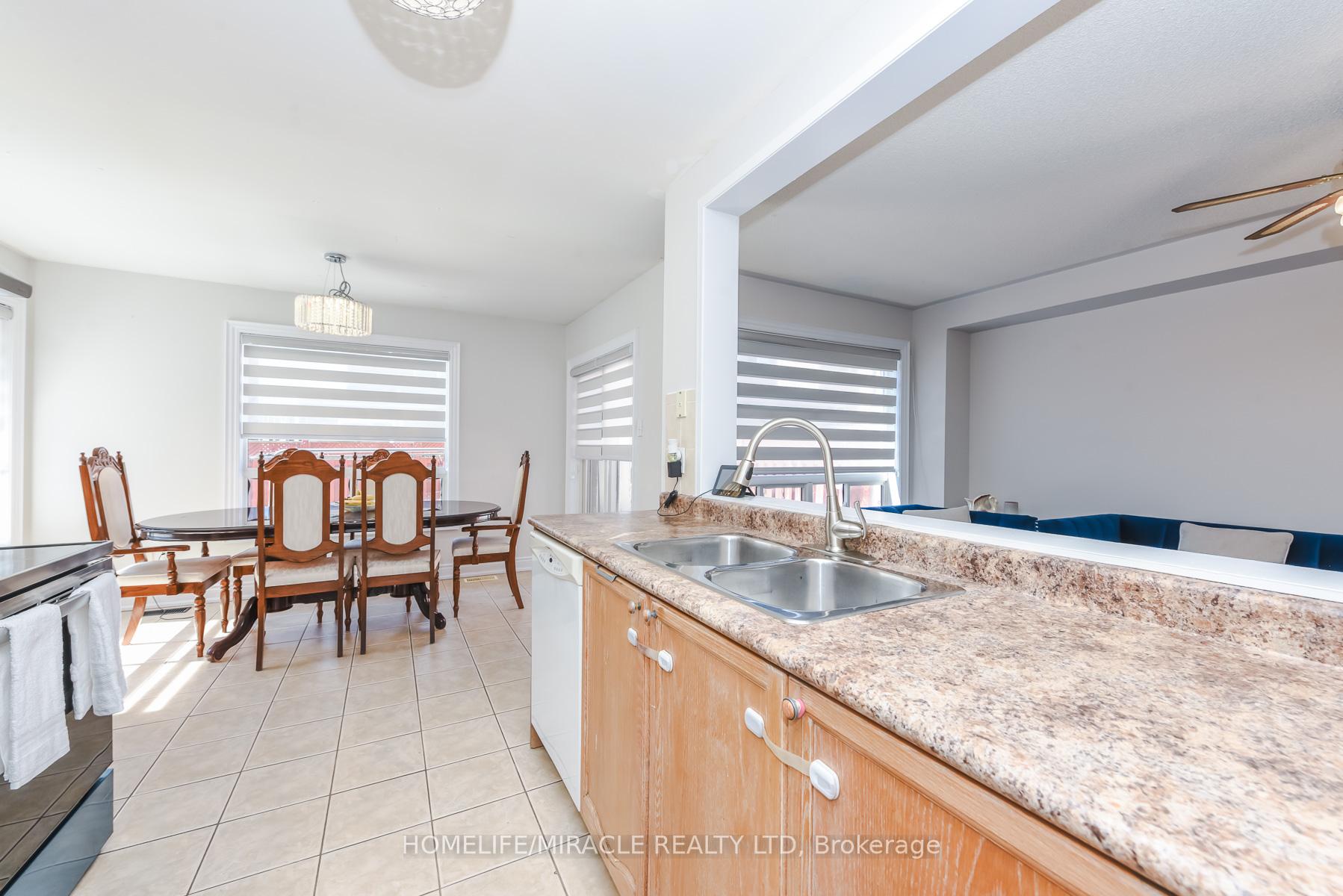 Photo 10 of 114 Edenbrook Hill Drive, Brampton, Fletcher's Meadow — HOMEH
