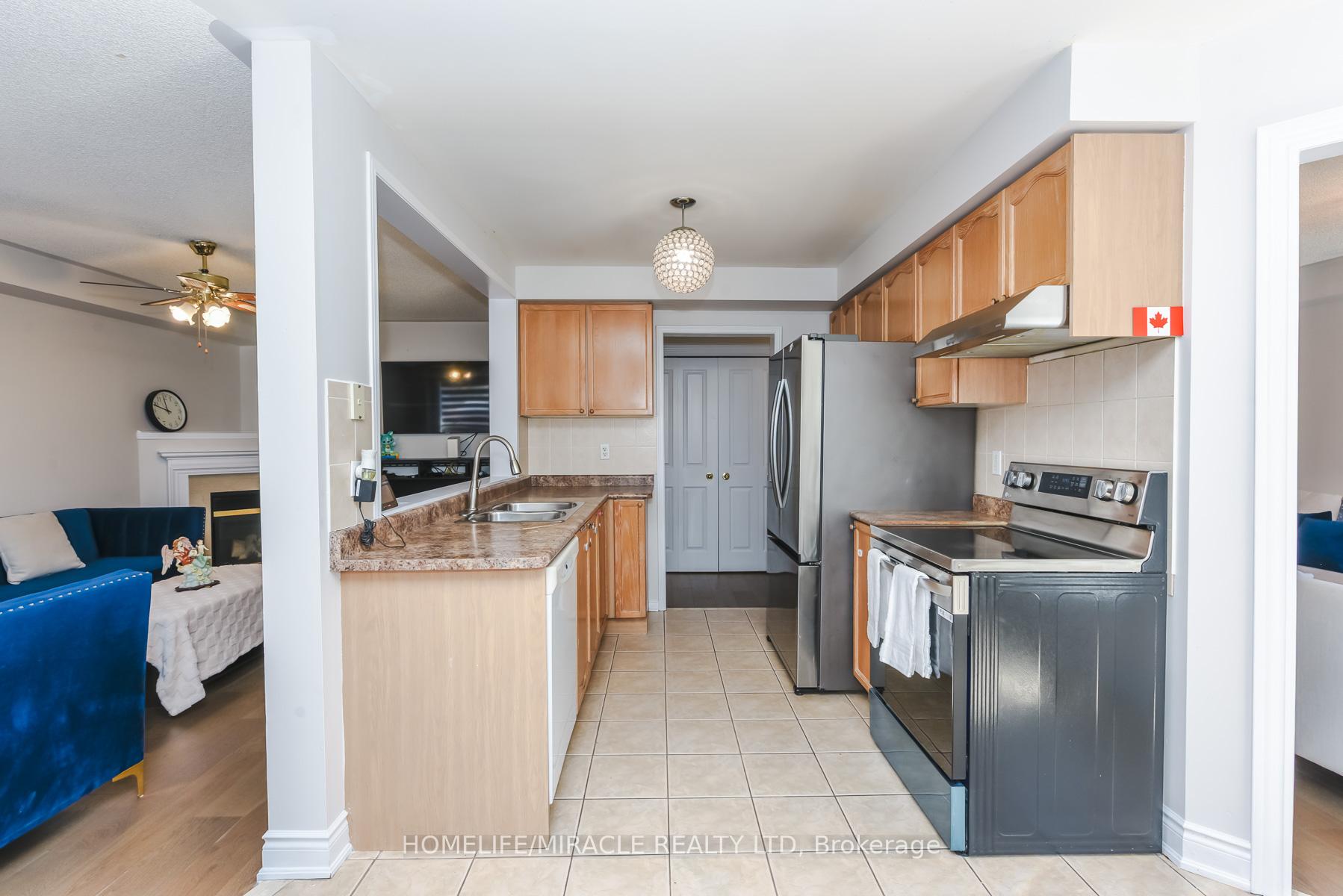 Photo 11 of 114 Edenbrook Hill Drive, Brampton, Fletcher's Meadow — HOMEH
