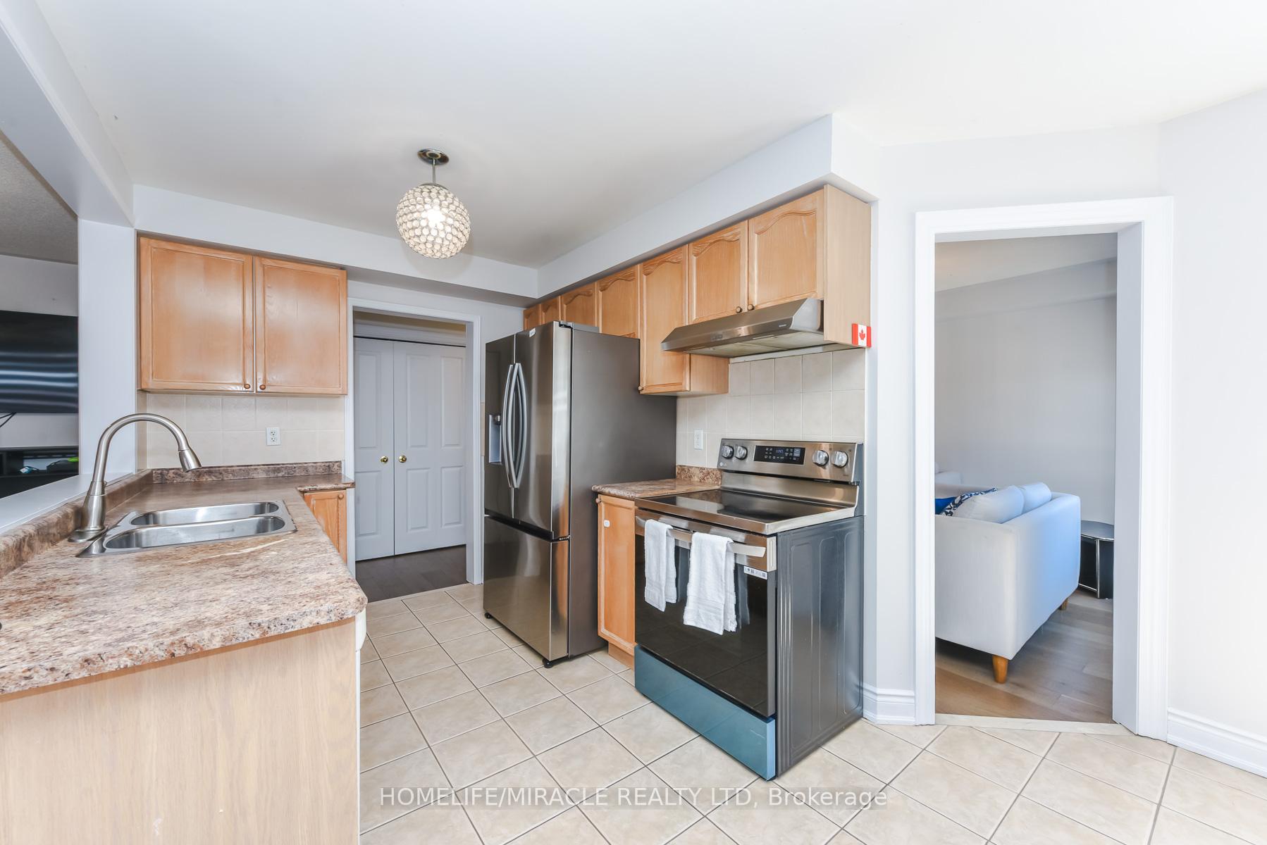 Photo 13 of 114 Edenbrook Hill Drive, Brampton, Fletcher's Meadow — HOMEH