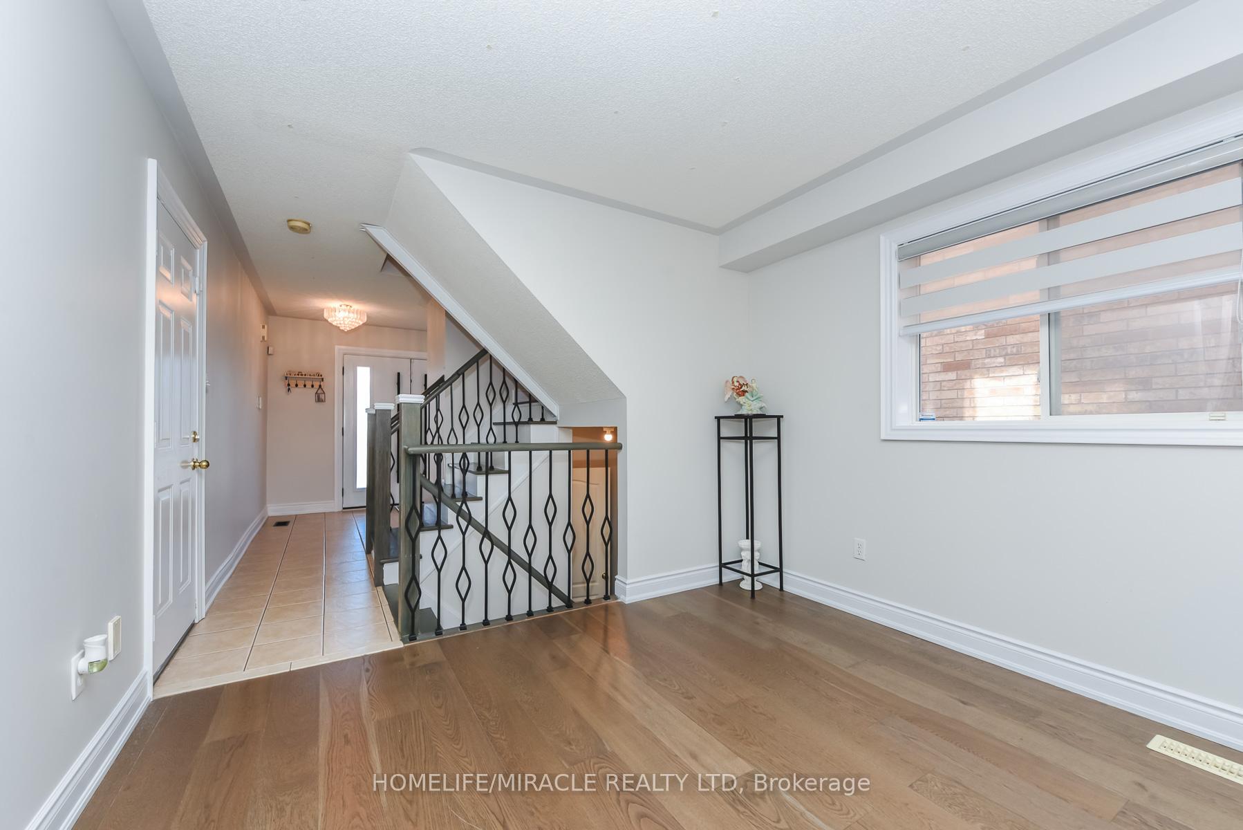 Photo 17 of 114 Edenbrook Hill Drive, Brampton, Fletcher's Meadow — HOMEH