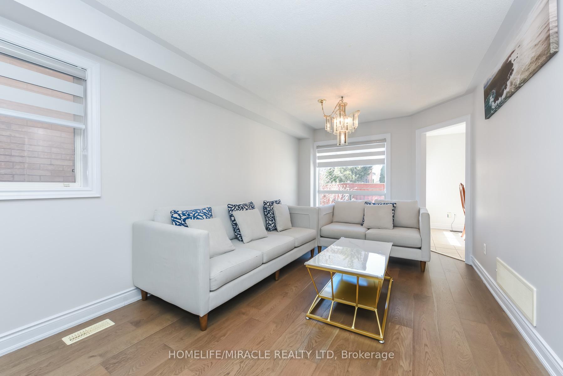 Photo 18 of 114 Edenbrook Hill Drive, Brampton, Fletcher's Meadow — HOMEH