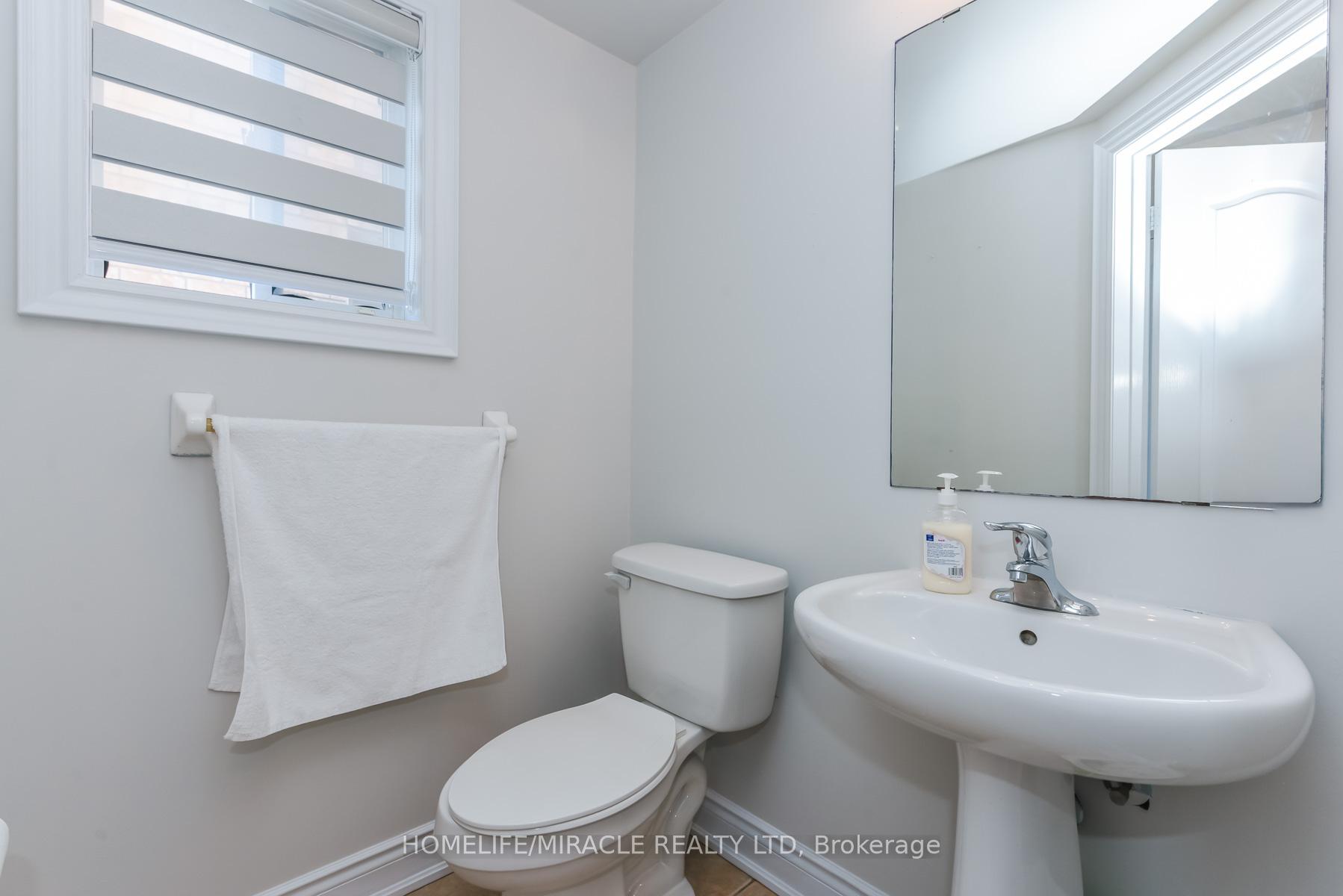 Photo 20 of 114 Edenbrook Hill Drive, Brampton, Fletcher's Meadow — HOMEH