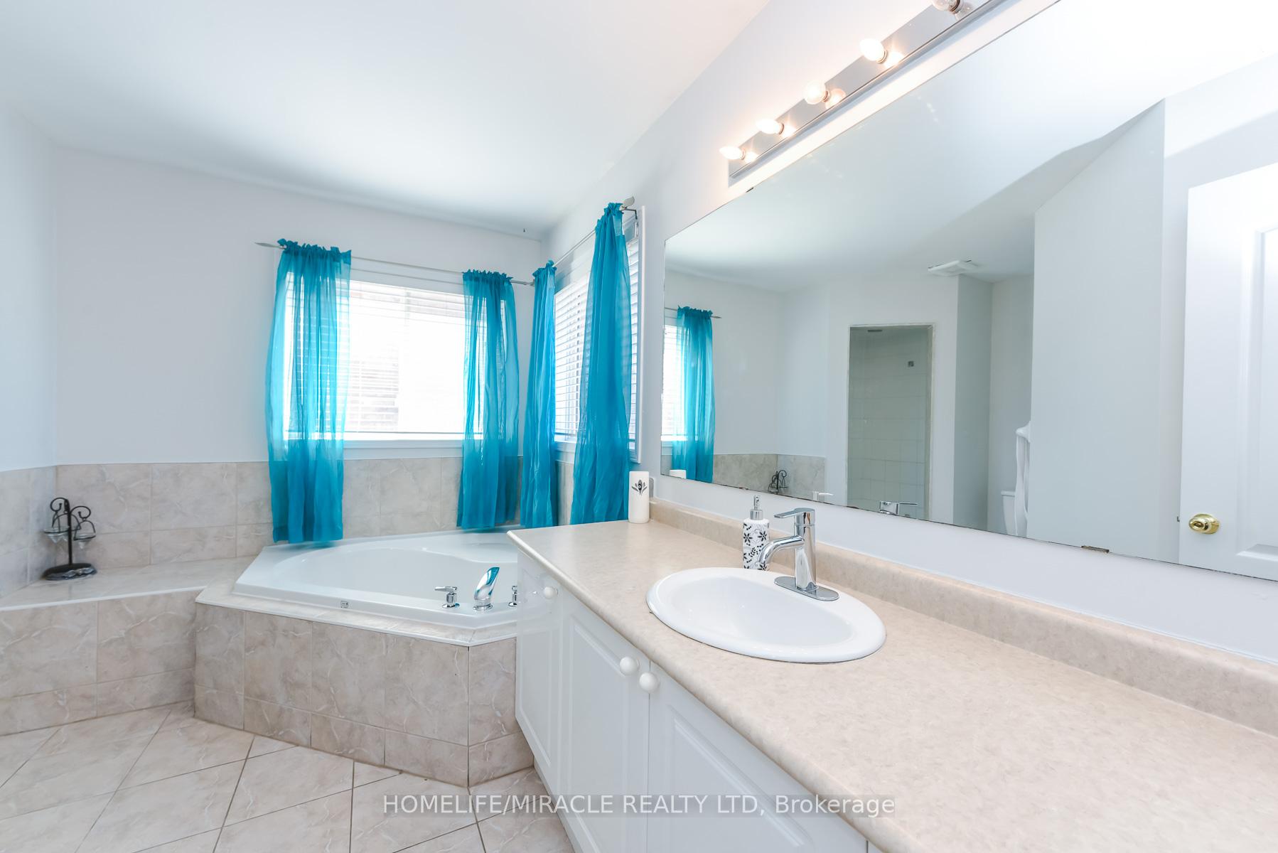 Photo 21 of 114 Edenbrook Hill Drive, Brampton, Fletcher's Meadow — HOMEH