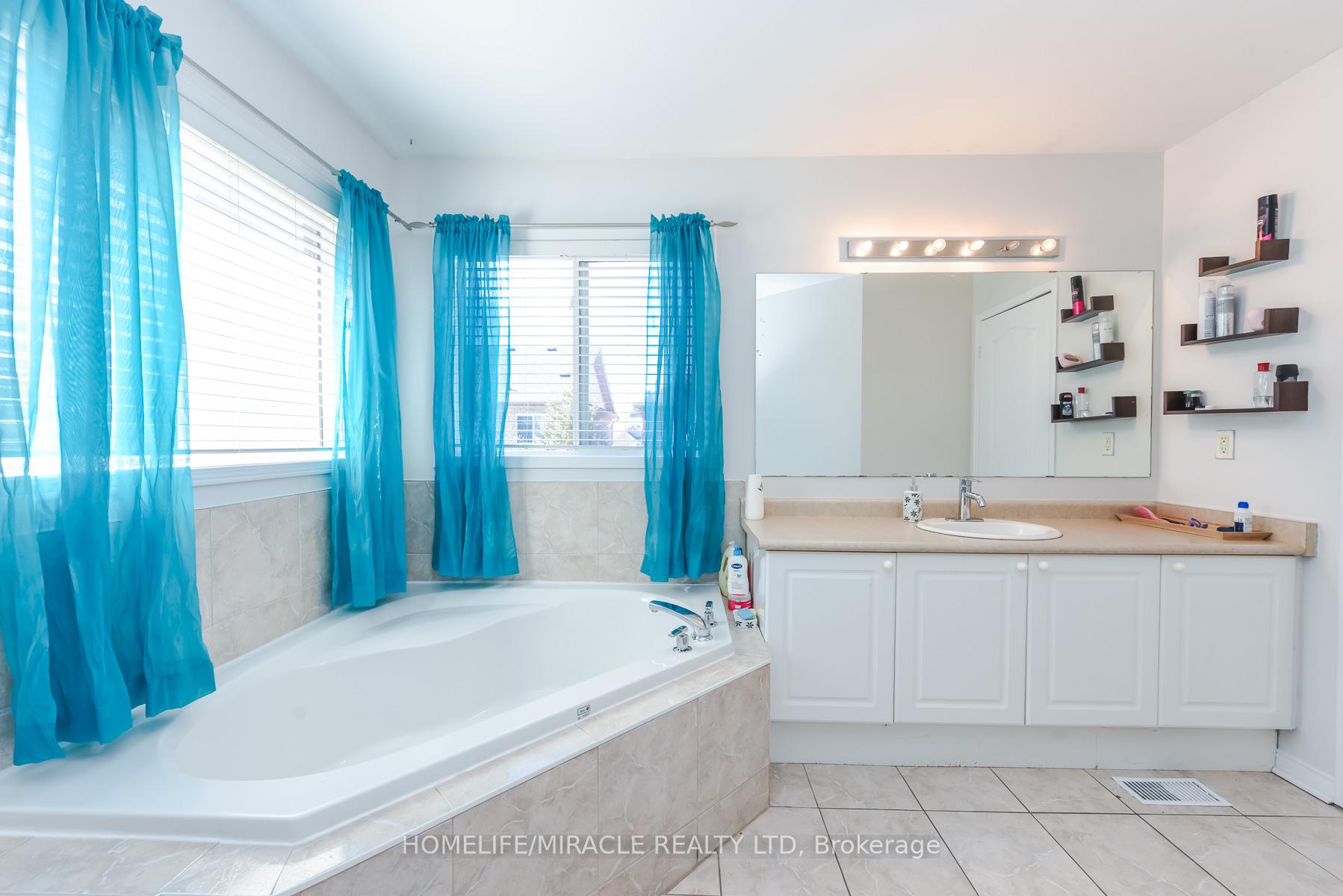 Photo 22 of 114 Edenbrook Hill Drive, Brampton, Fletcher's Meadow — HOMEH