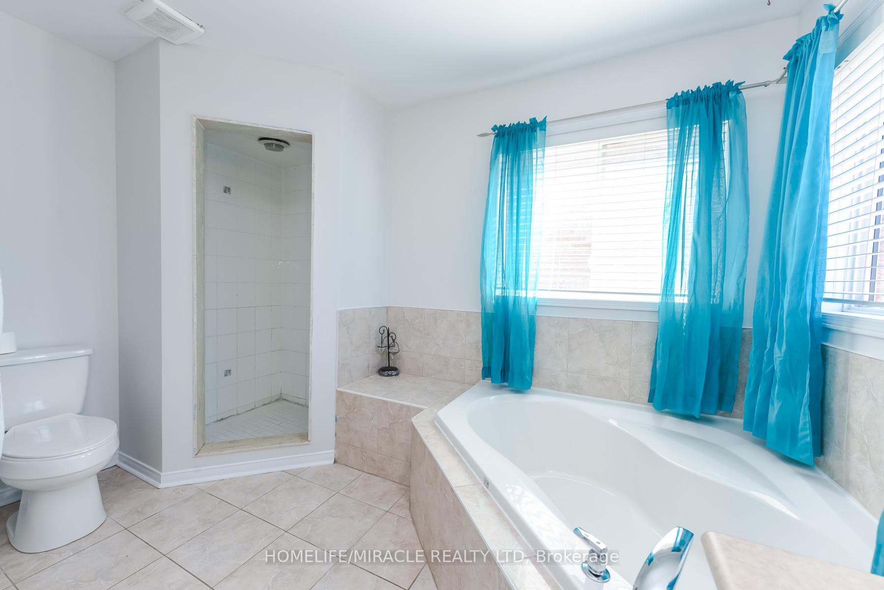 Photo 23 of 114 Edenbrook Hill Drive, Brampton, Fletcher's Meadow — HOMEH