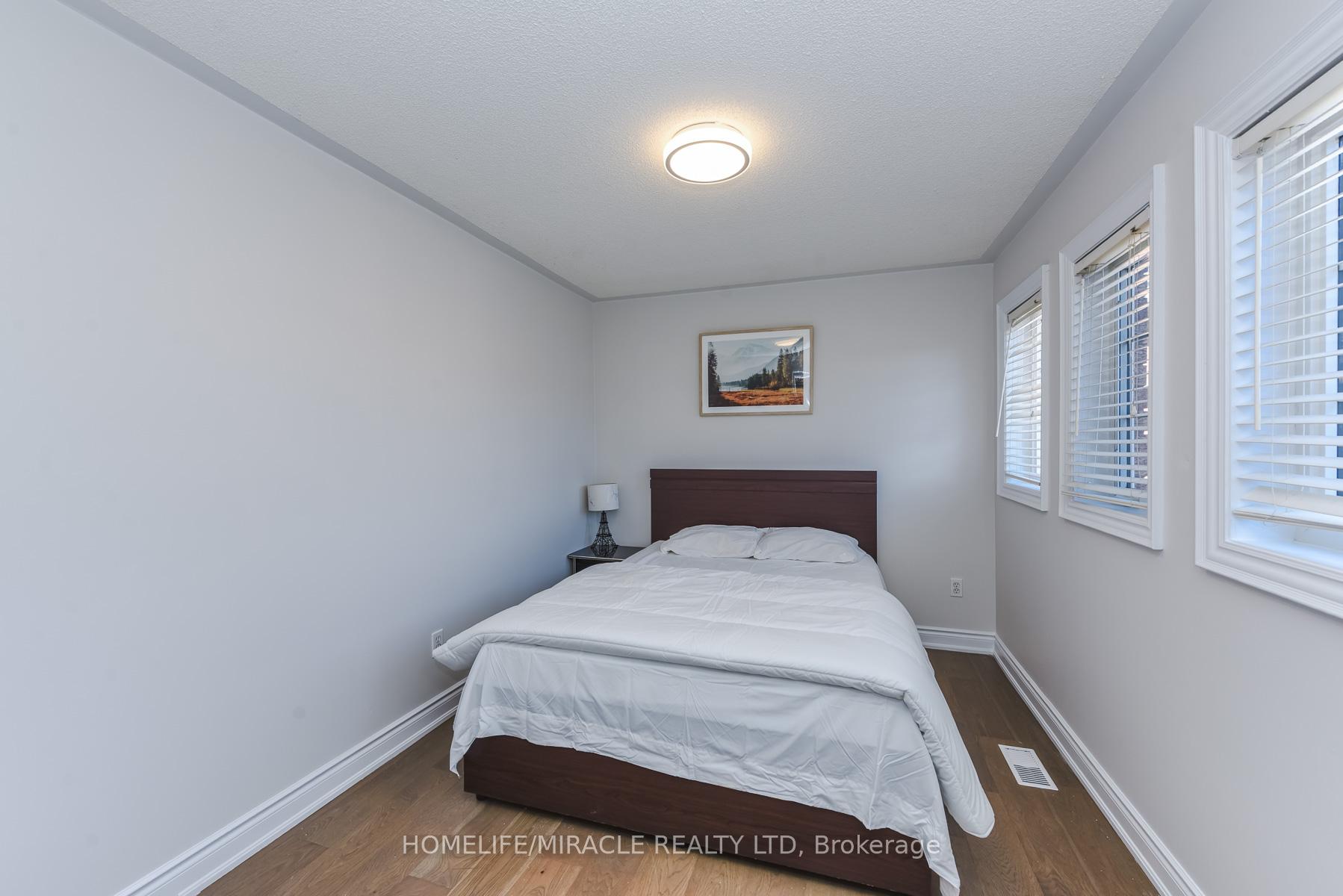 Photo 33 of 114 Edenbrook Hill Drive, Brampton, Fletcher's Meadow — HOMEH