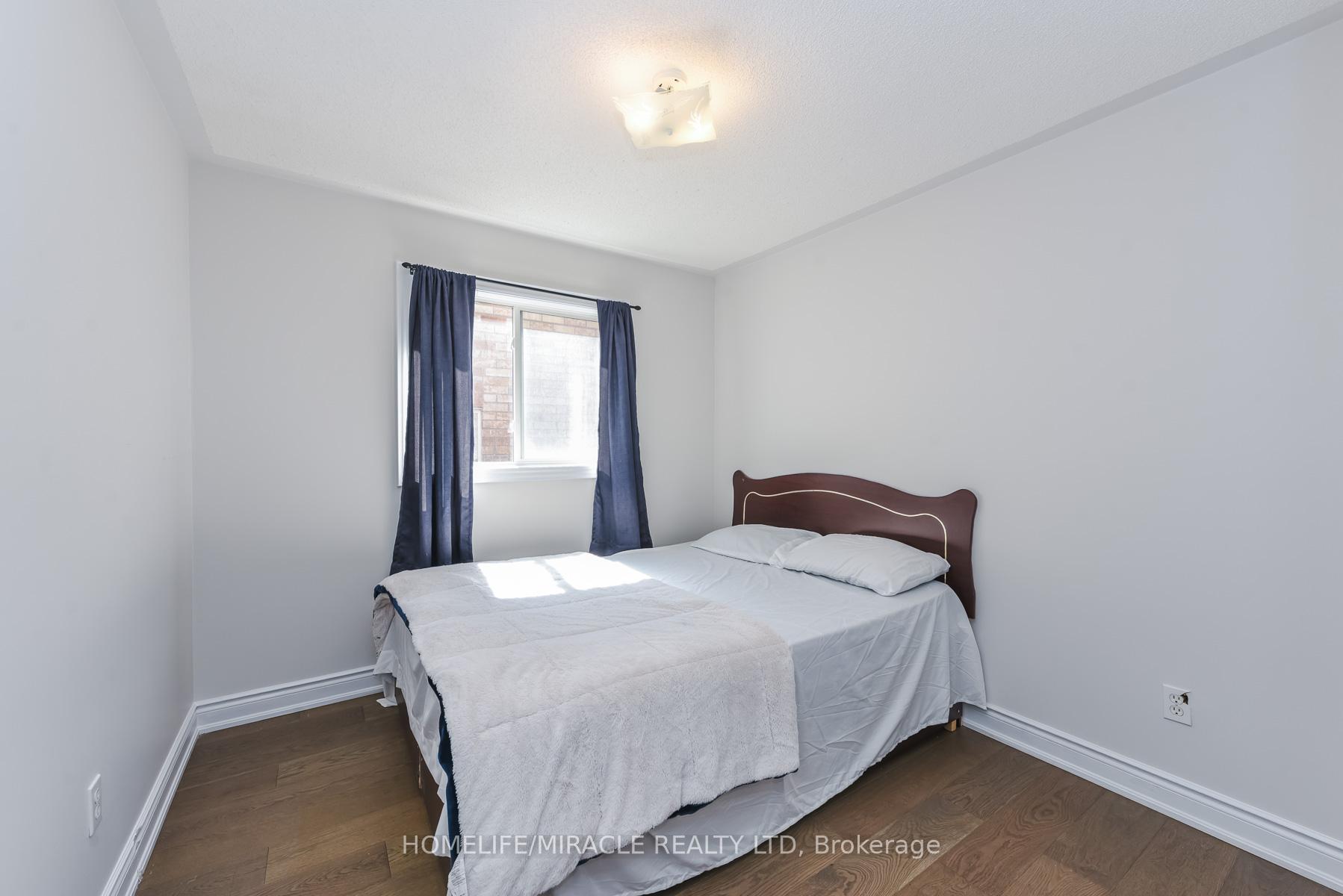 Photo 37 of 114 Edenbrook Hill Drive, Brampton, Fletcher's Meadow — HOMEH