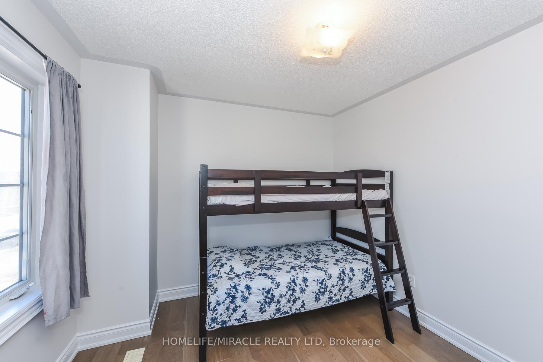 Photo 38 of 114 Edenbrook Hill Drive, Brampton, Fletcher's Meadow — HOMEH
