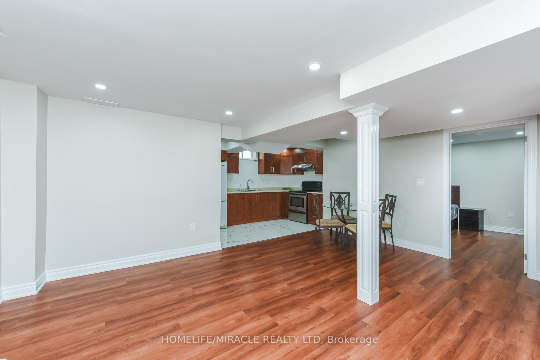 Photo 43 of 114 Edenbrook Hill Drive, Brampton, Fletcher's Meadow — HOMEH