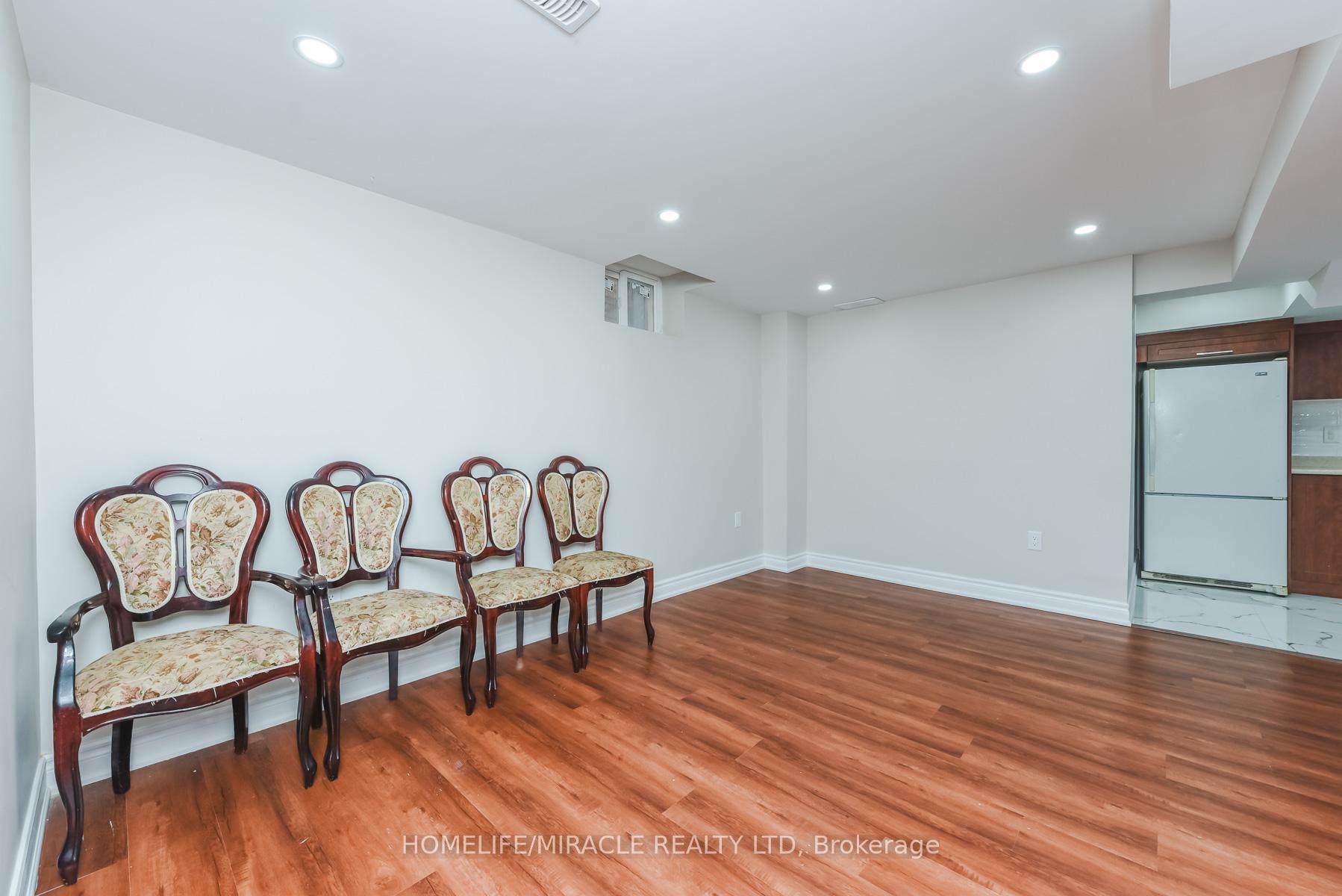 Photo 46 of 114 Edenbrook Hill Drive, Brampton, Fletcher's Meadow — HOMEH