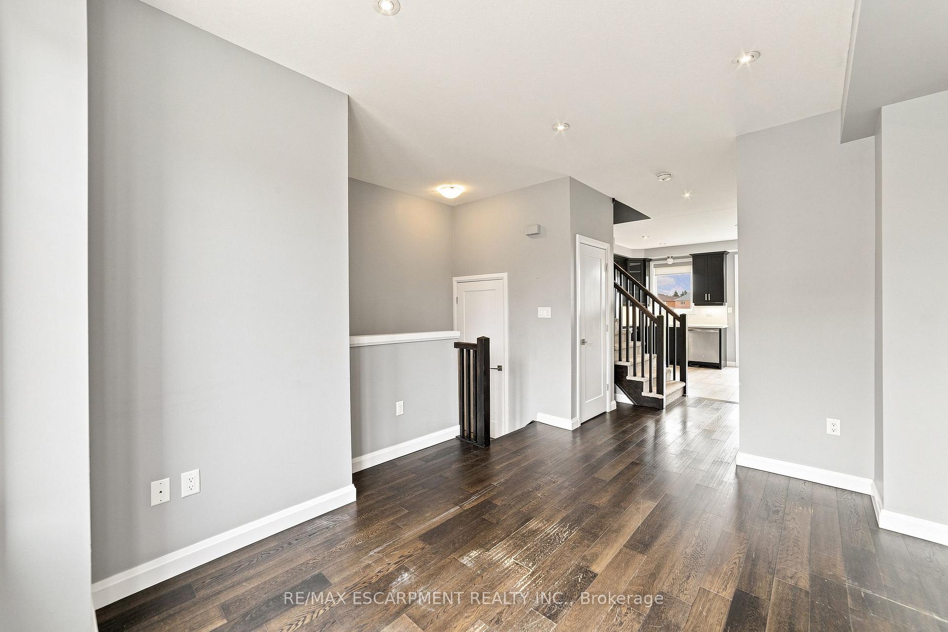 Photo 8 of Unit 86, 1169 Garner Road E, Hamilton, Ancaster — HOMEH