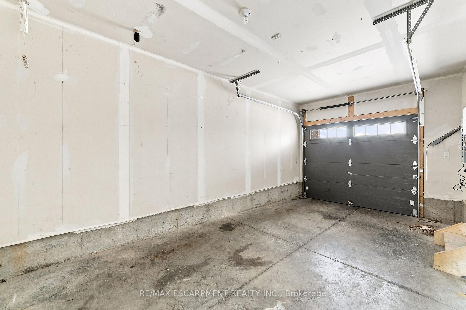 Photo 29 of Unit 86, 1169 Garner Road E, Hamilton, Ancaster — HOMEH