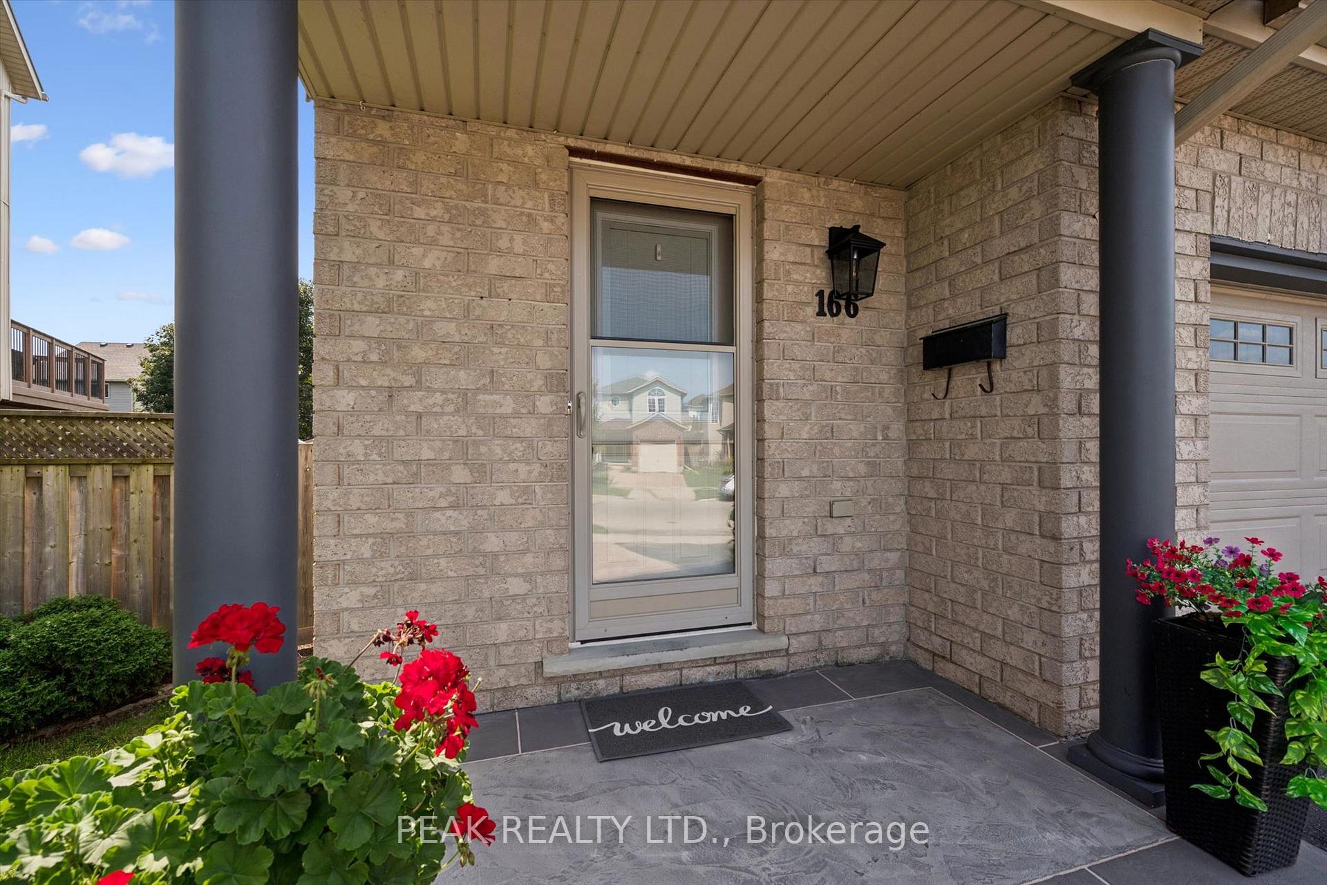 Photo 4 of 166 Windflower Drive, Kitchener, Larentian West — HOMEH