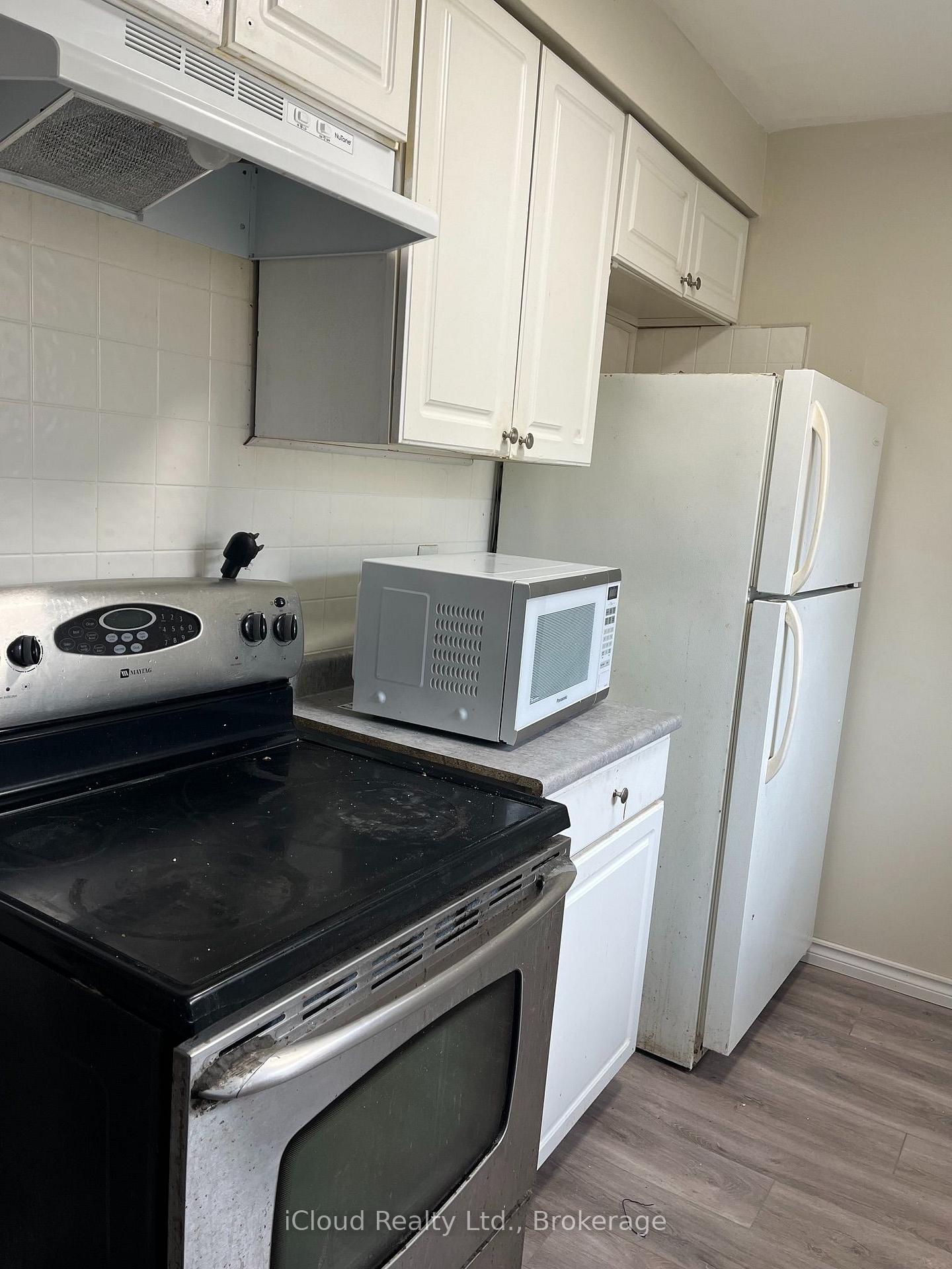 Photo 3 of 36 Sylvia Street, Barrie, Grove East — HOMEH