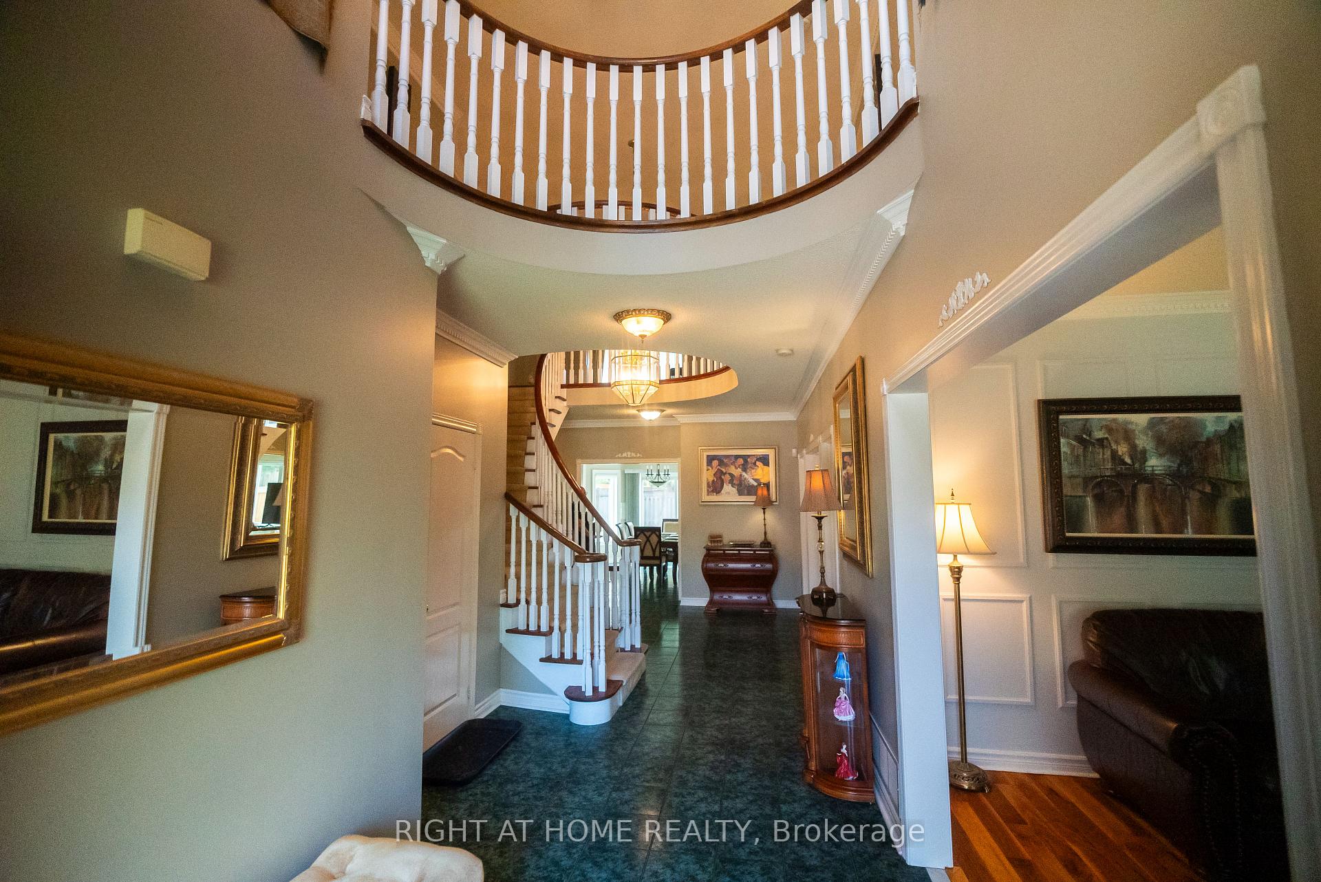 Photo 4 of 2427 Erin Centre Boulevard, Mississauga, Central Erin Mills — HOMEH