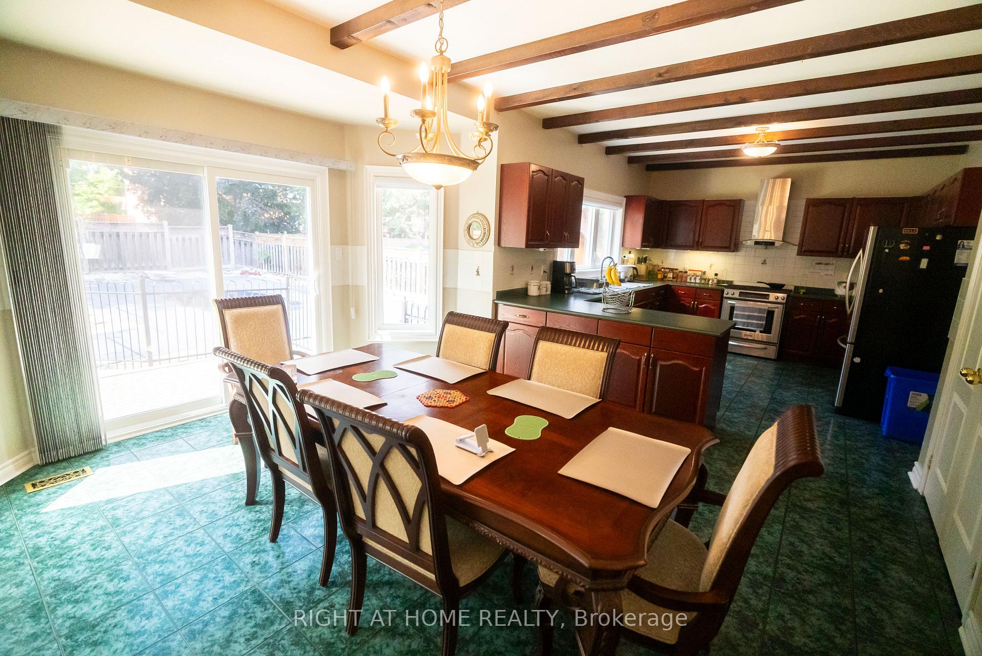Photo 8 of 2427 Erin Centre Boulevard, Mississauga, Central Erin Mills — HOMEH