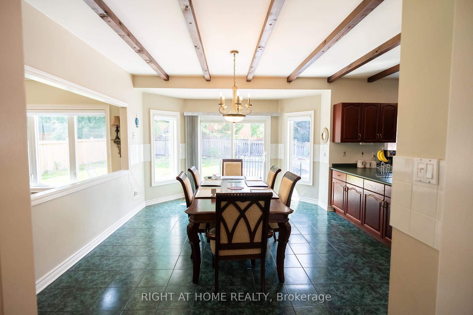 Photo 9 of 2427 Erin Centre Boulevard, Mississauga, Central Erin Mills — HOMEH