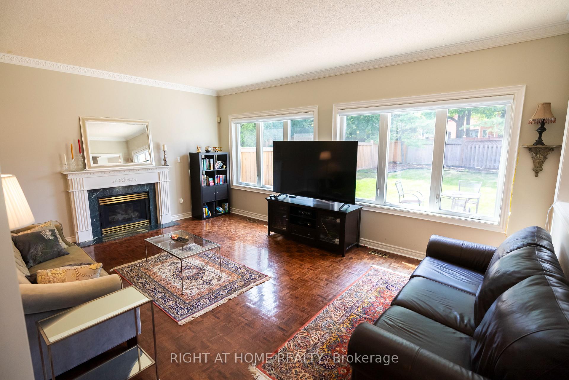 Photo 10 of 2427 Erin Centre Boulevard, Mississauga, Central Erin Mills — HOMEH