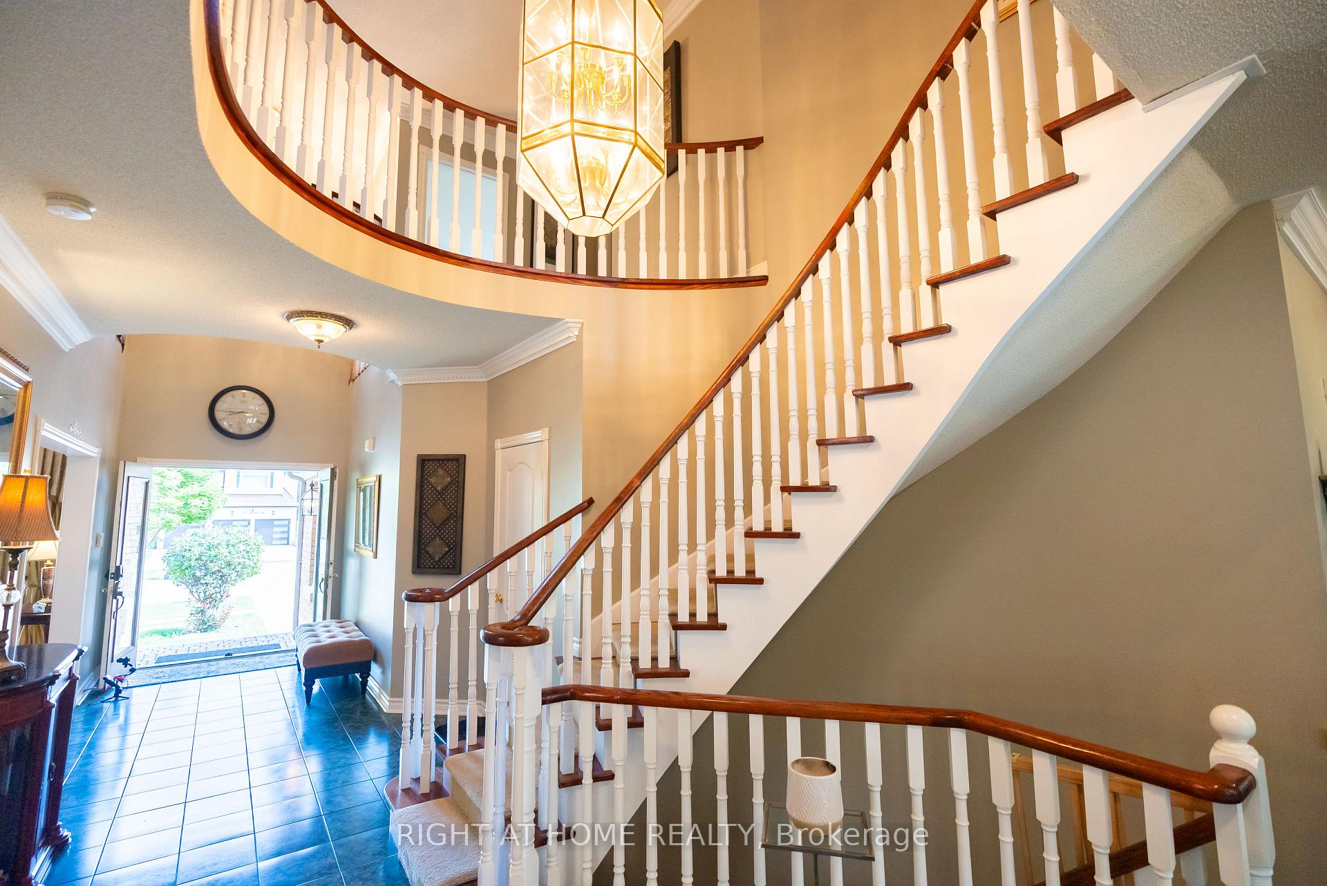 Photo 13 of 2427 Erin Centre Boulevard, Mississauga, Central Erin Mills — HOMEH