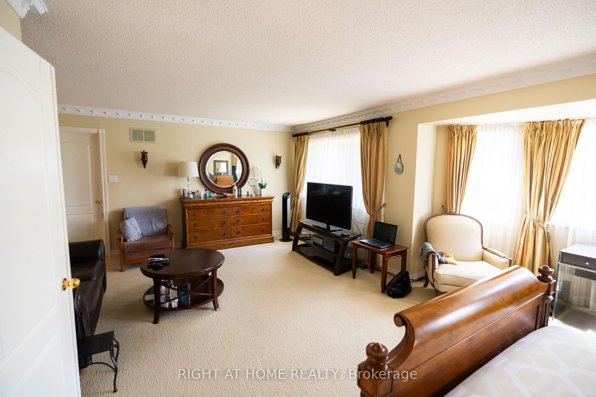Photo 16 of 2427 Erin Centre Boulevard, Mississauga, Central Erin Mills — HOMEH