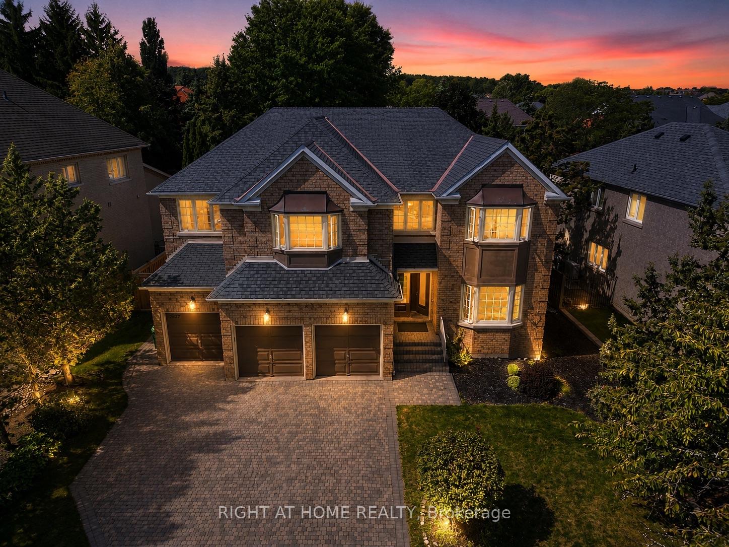 Photo 2 of 2427 Erin Centre Boulevard, Mississauga, Central Erin Mills — HOMEH